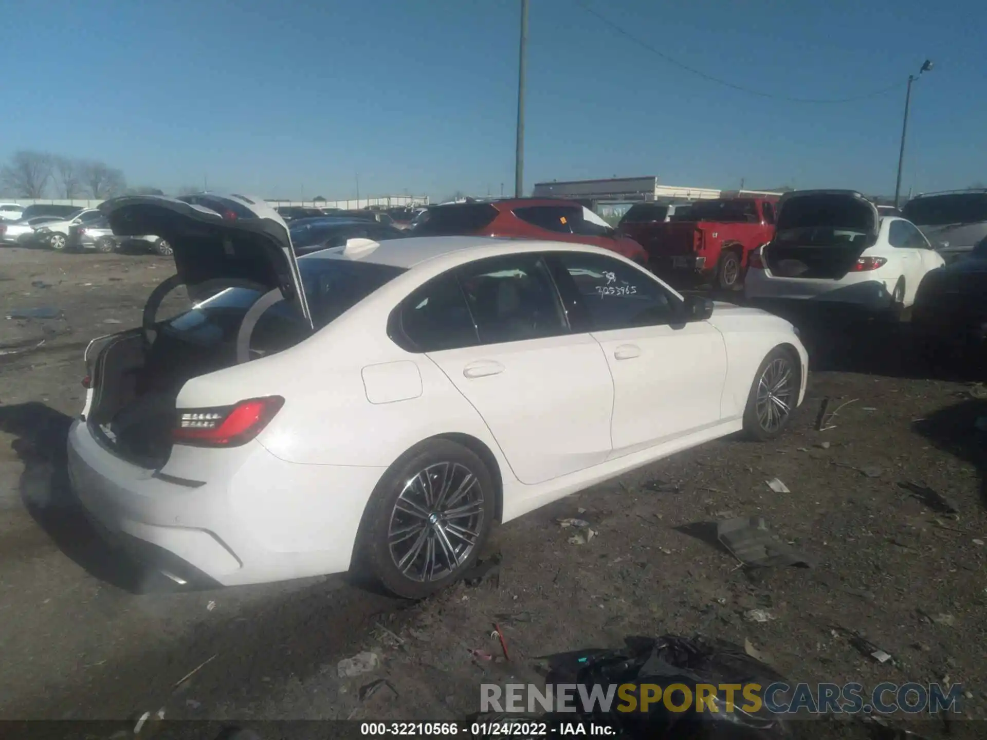 4 Photograph of a damaged car 3MW5U7J03M8B97885 BMW 3 SERIES 2021