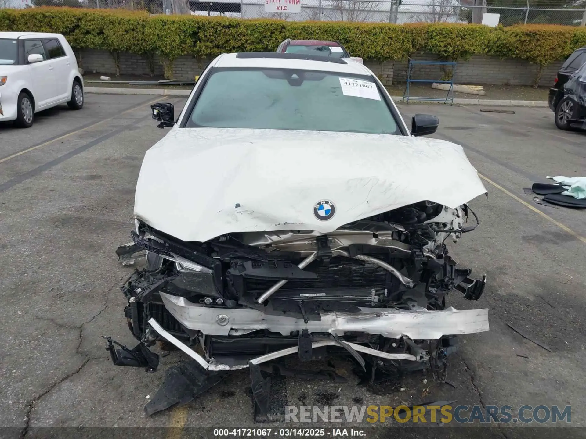 11 Photograph of a damaged car 3MW5U7J05M8B70283 BMW 3 SERIES 2021
