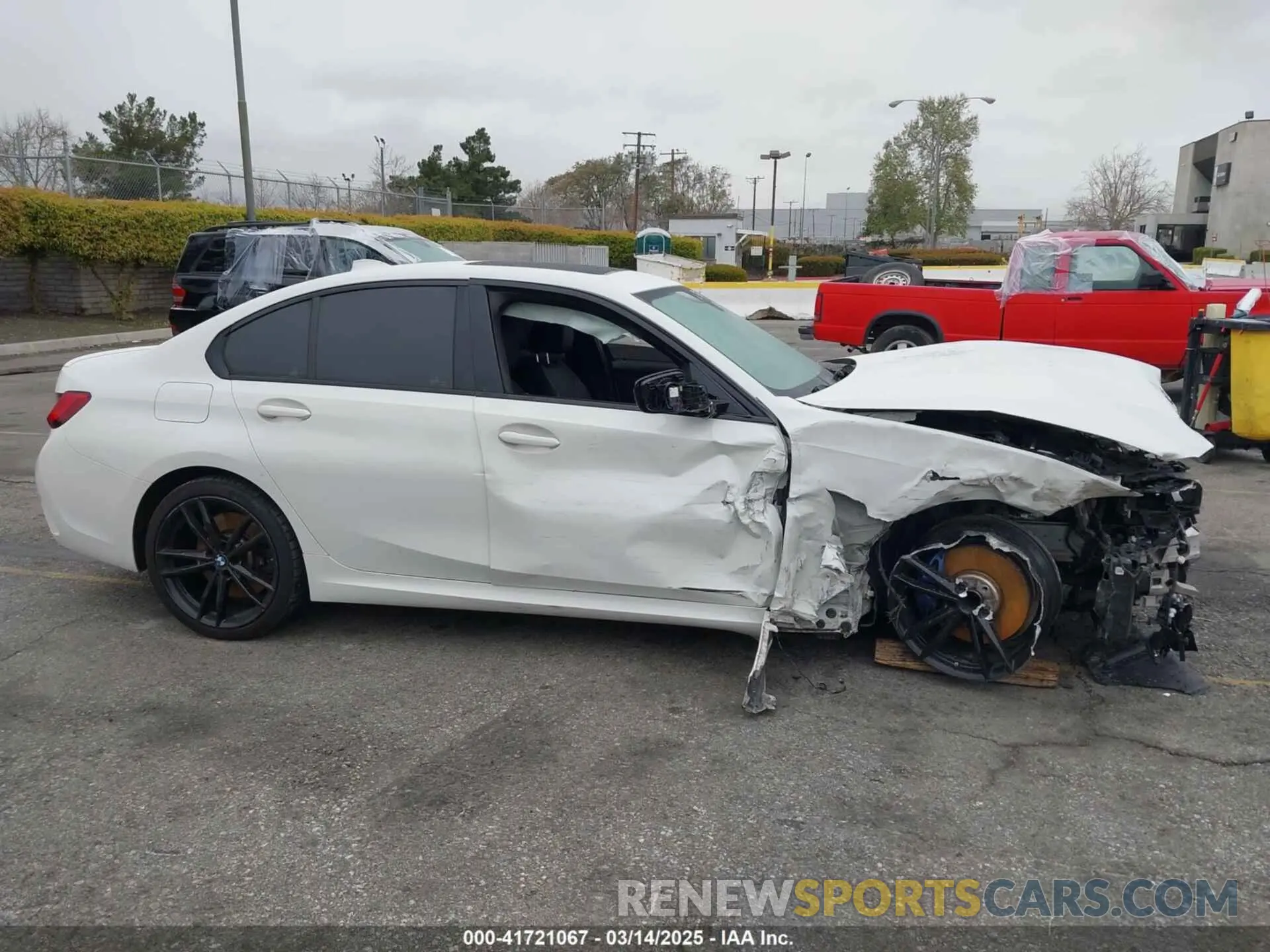 12 Photograph of a damaged car 3MW5U7J05M8B70283 BMW 3 SERIES 2021