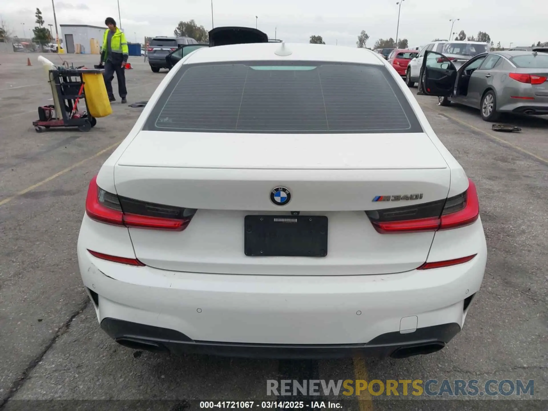 15 Photograph of a damaged car 3MW5U7J05M8B70283 BMW 3 SERIES 2021