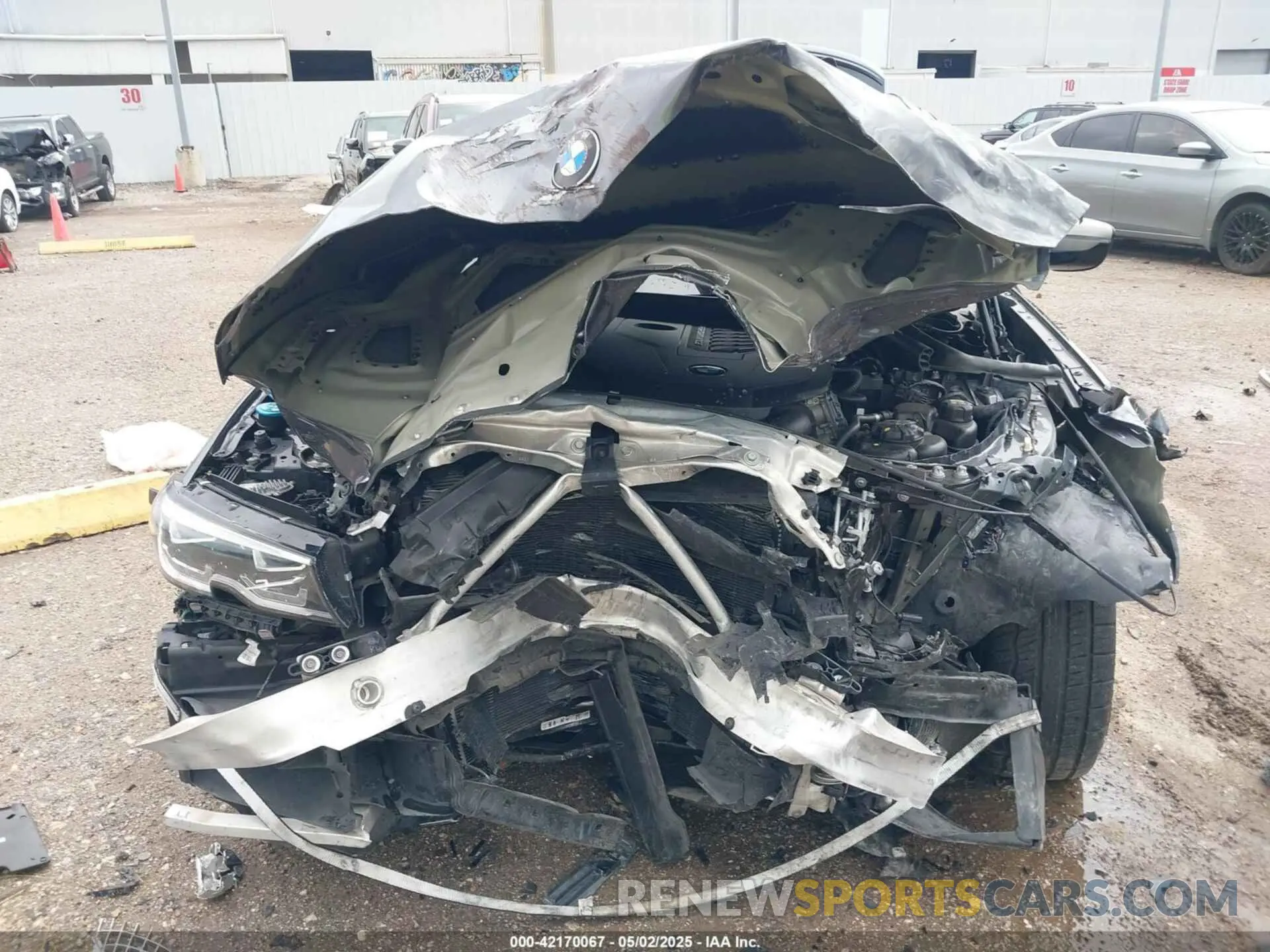 11 Photograph of a damaged car 3MW5U7J06M8C11570 BMW 3 SERIES 2021