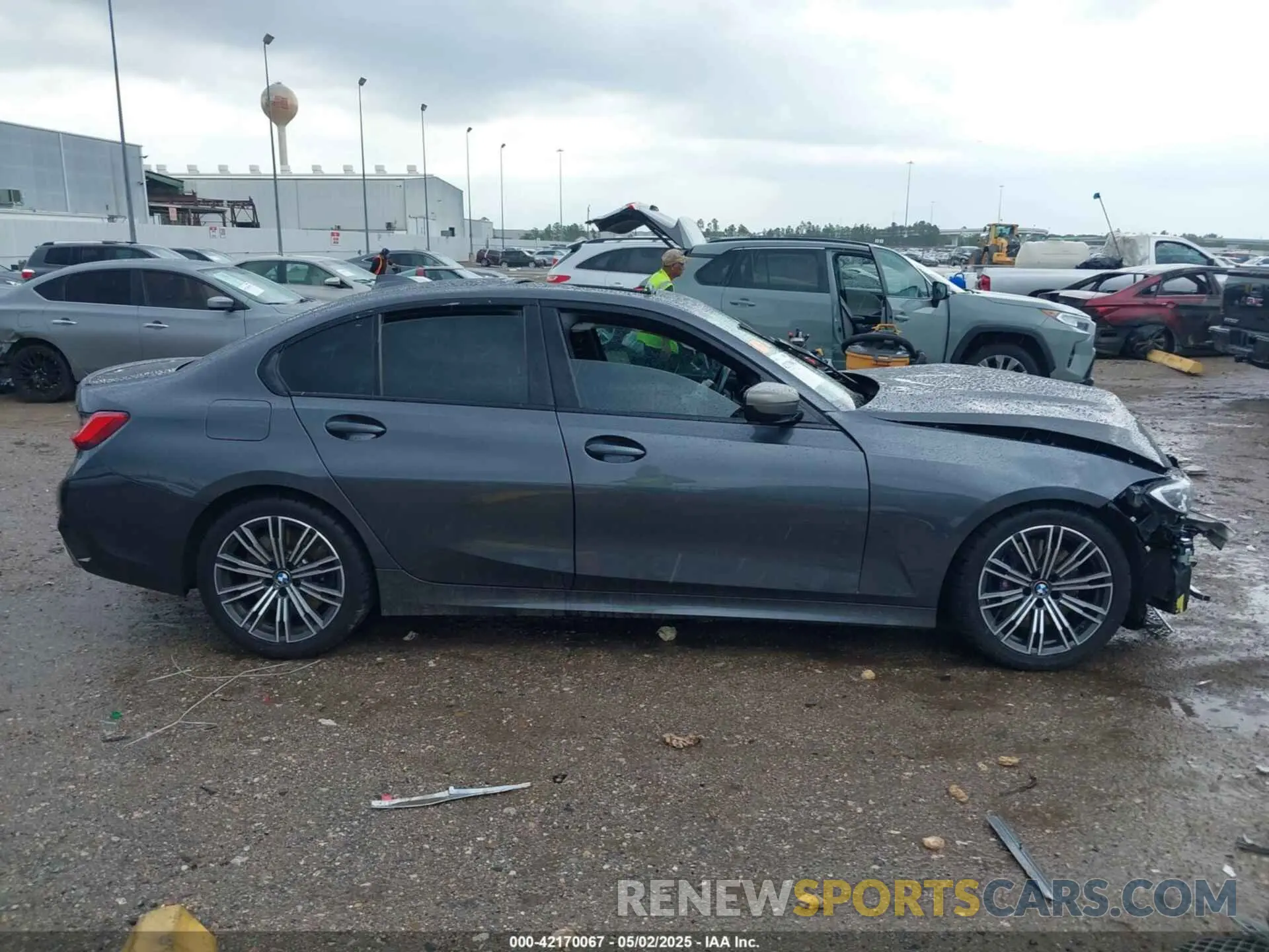 12 Photograph of a damaged car 3MW5U7J06M8C11570 BMW 3 SERIES 2021