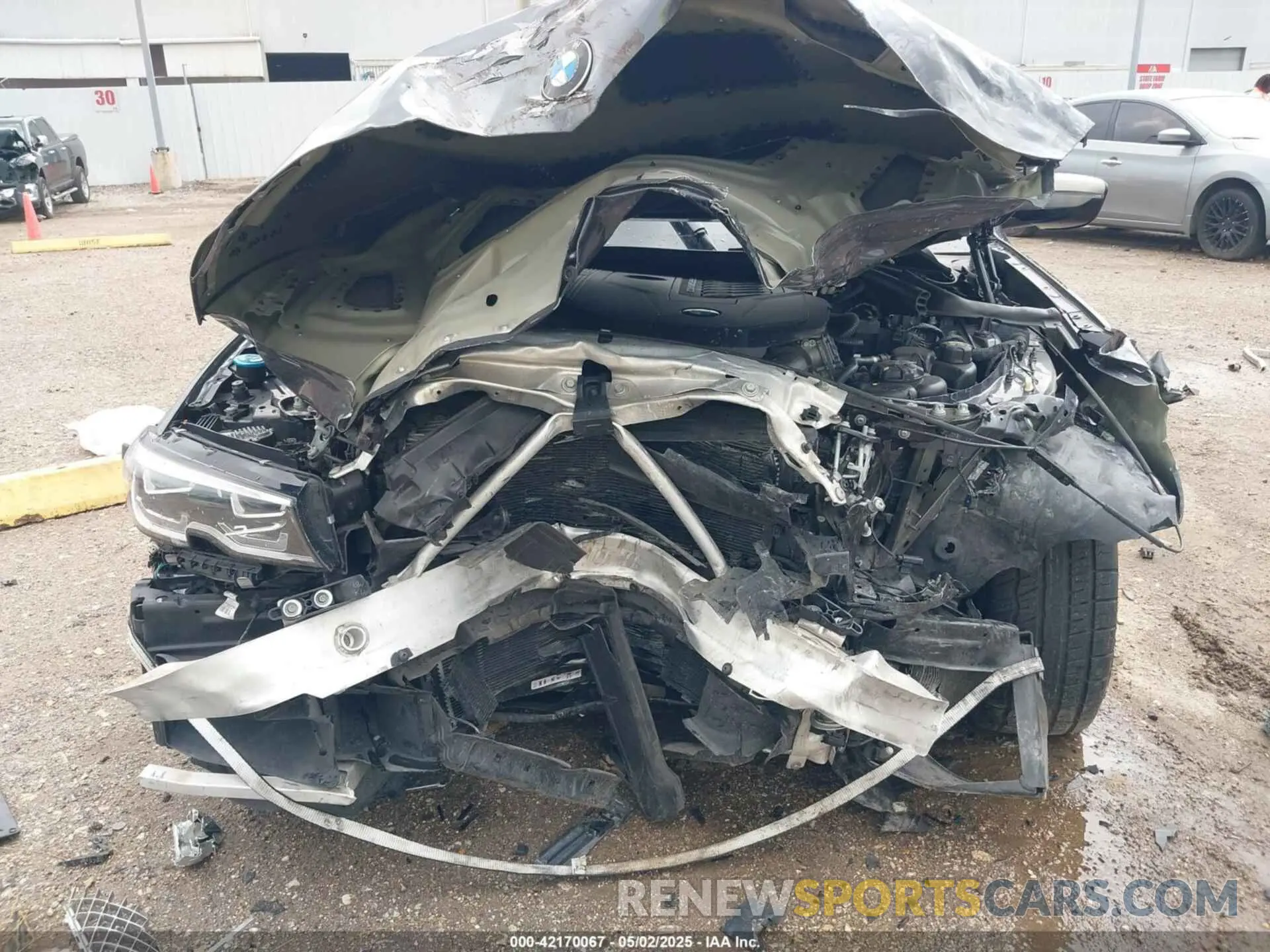 6 Photograph of a damaged car 3MW5U7J06M8C11570 BMW 3 SERIES 2021