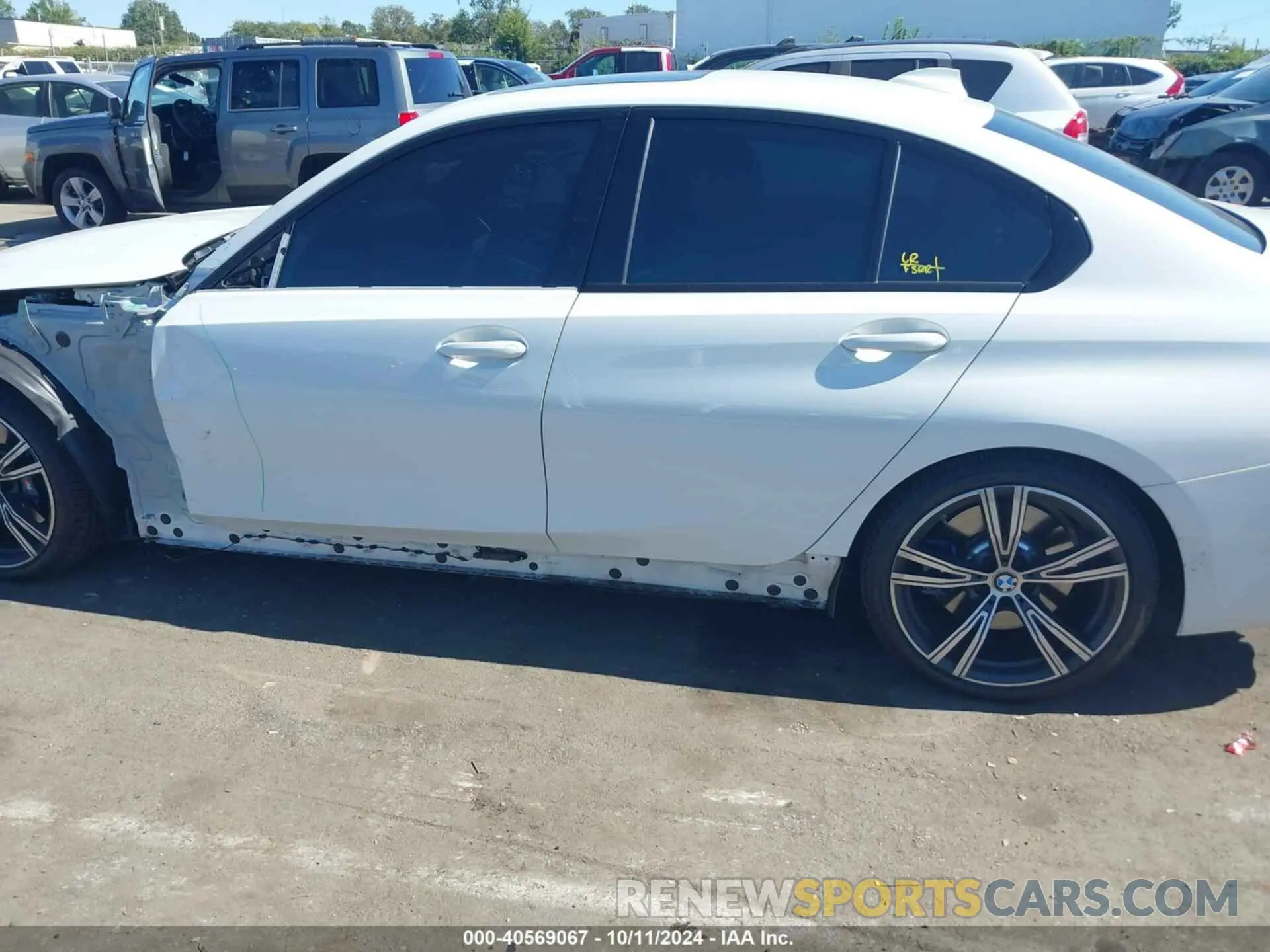14 Photograph of a damaged car 3MW5U7J07M8C12419 BMW 3 SERIES 2021