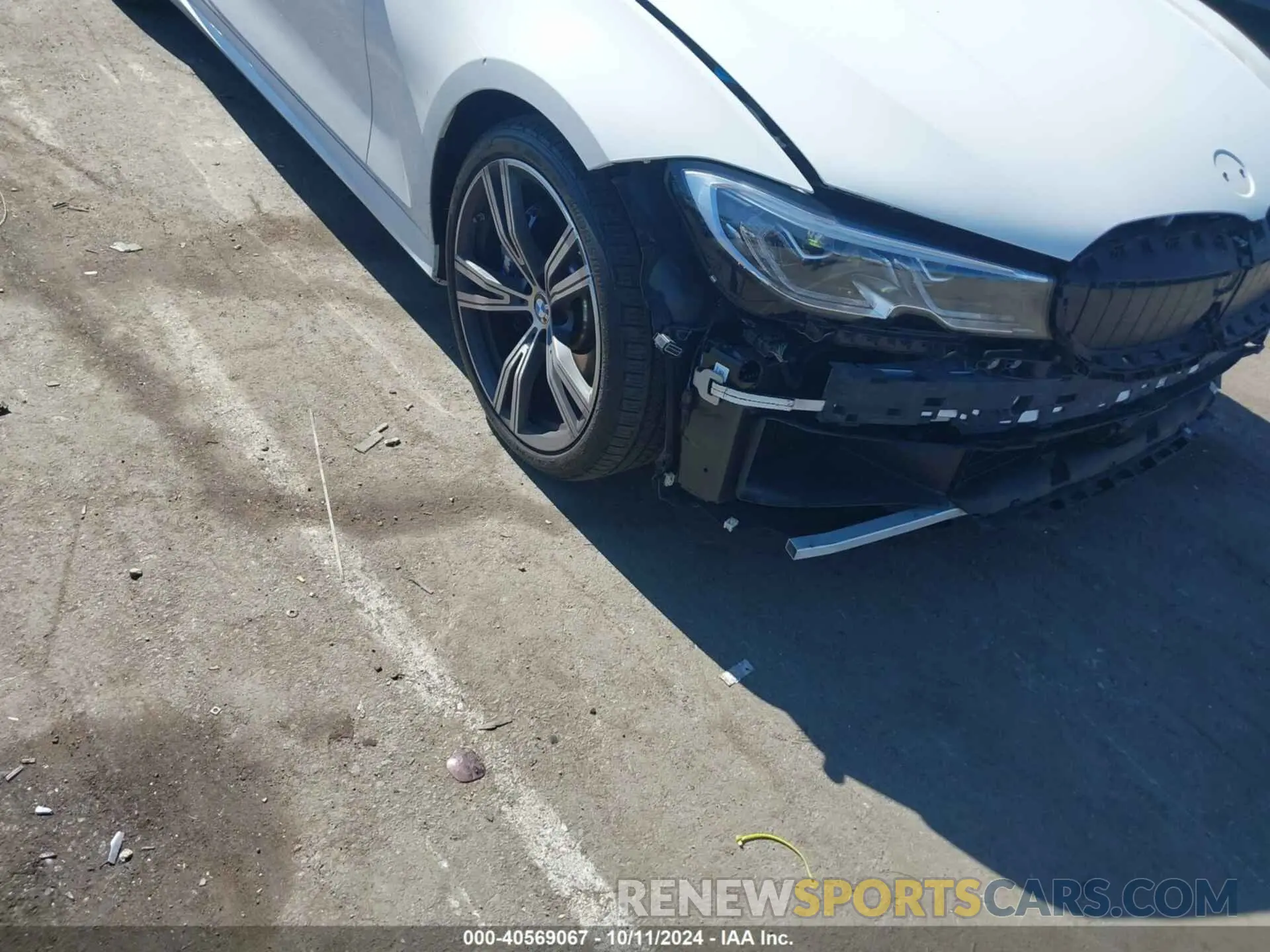 18 Photograph of a damaged car 3MW5U7J07M8C12419 BMW 3 SERIES 2021