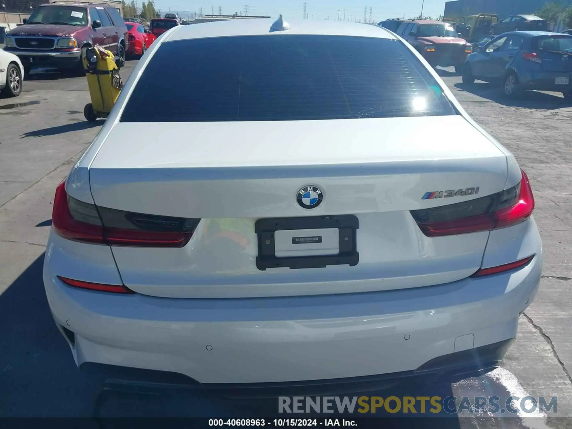 17 Photograph of a damaged car 3MW5U7J09M8B56015 BMW 3 SERIES 2021
