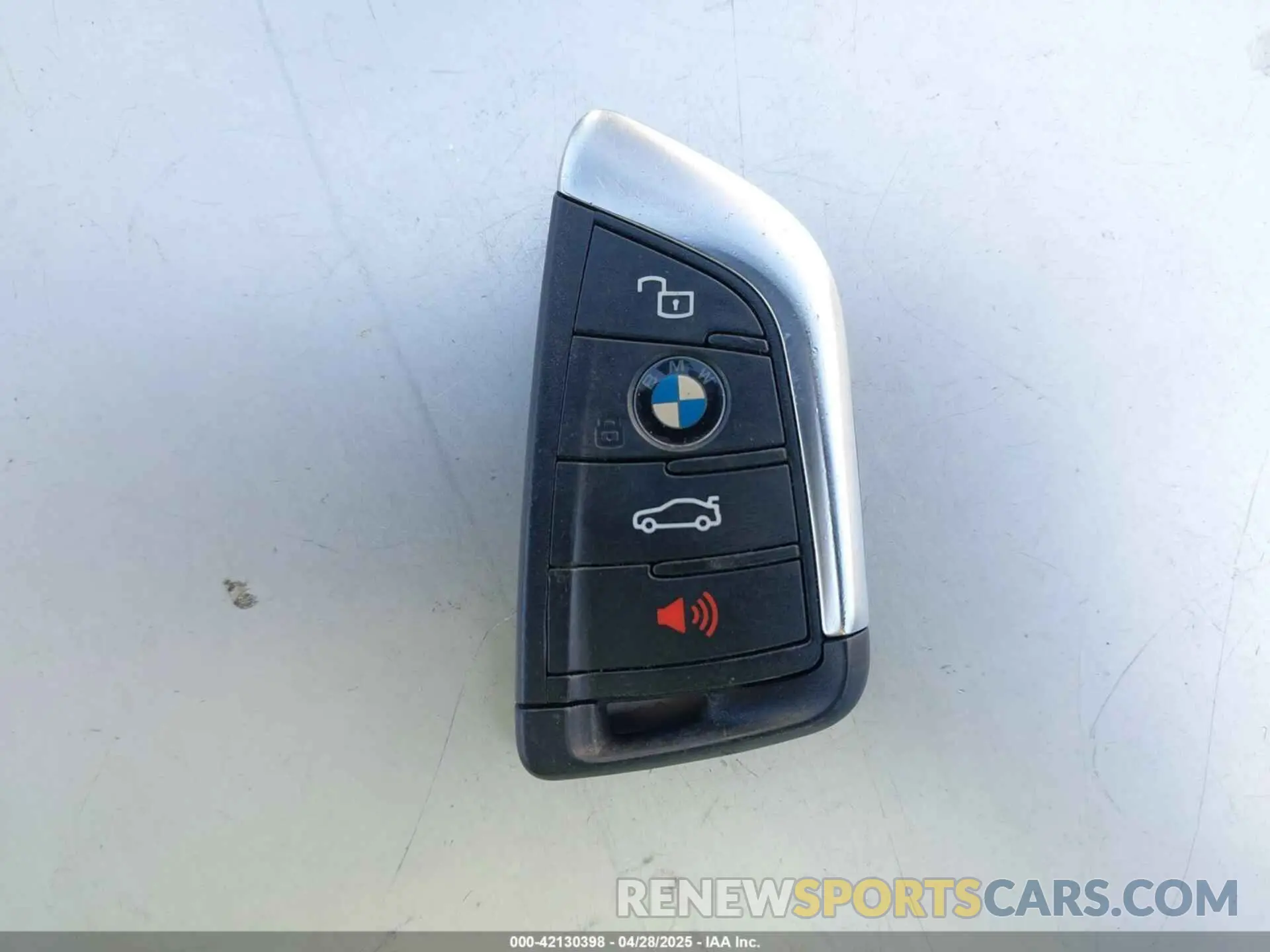 11 Photograph of a damaged car 3MW5U7J09M8B57522 BMW 3 SERIES 2021