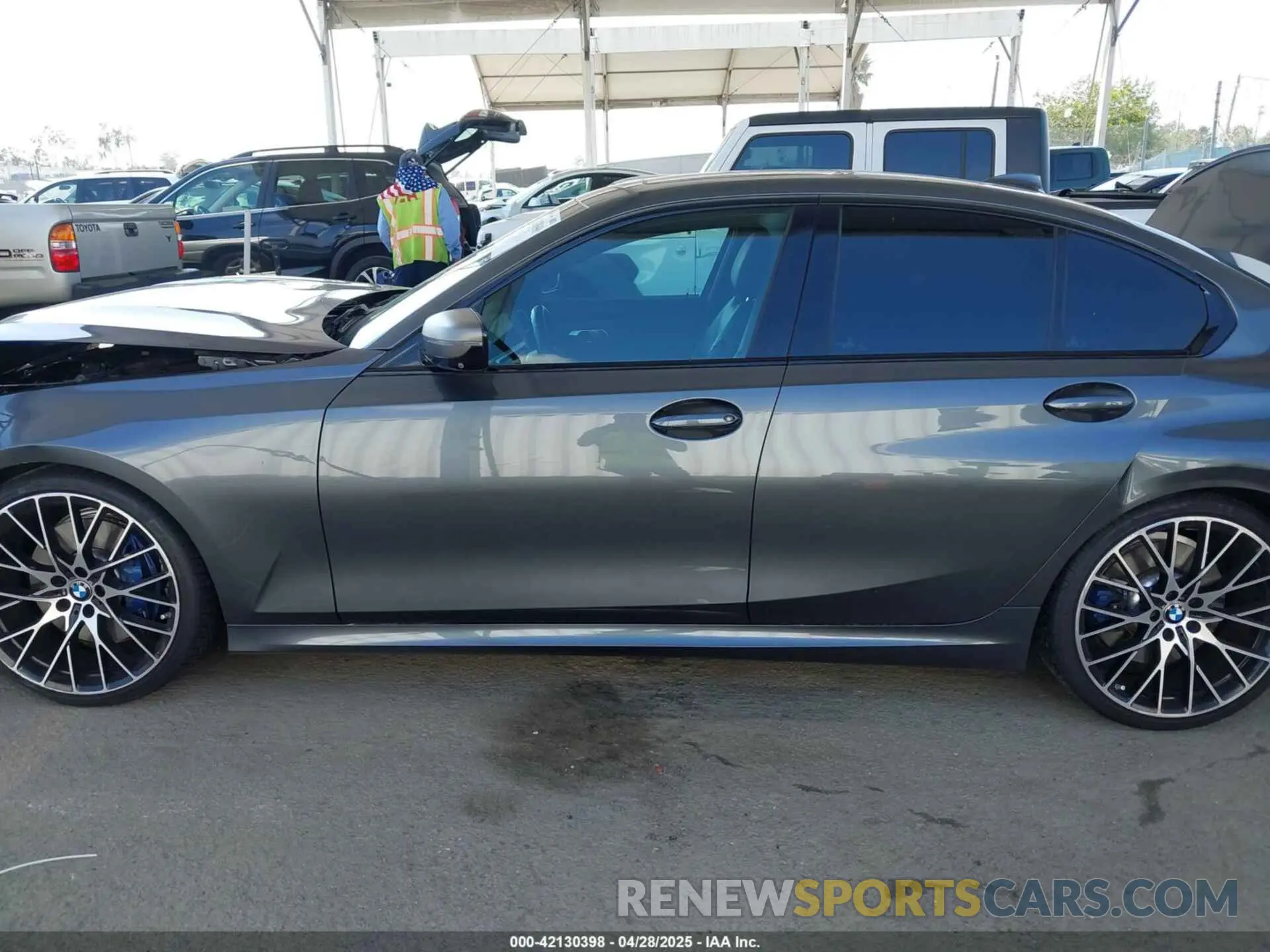 14 Photograph of a damaged car 3MW5U7J09M8B57522 BMW 3 SERIES 2021