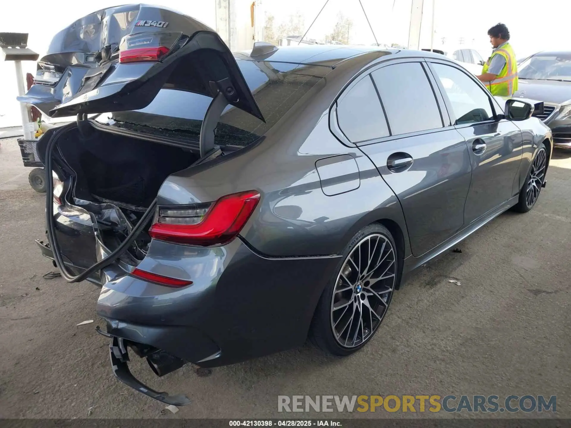 4 Photograph of a damaged car 3MW5U7J09M8B57522 BMW 3 SERIES 2021