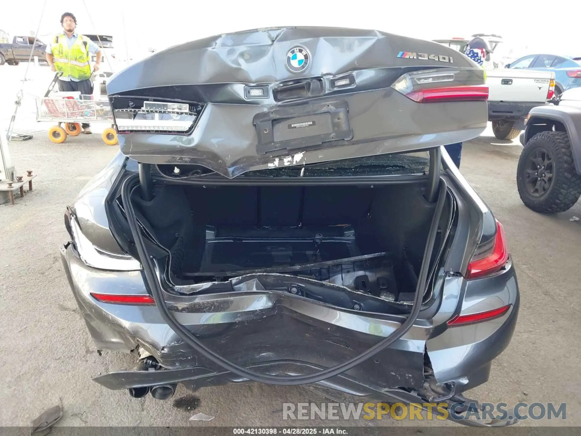 6 Photograph of a damaged car 3MW5U7J09M8B57522 BMW 3 SERIES 2021