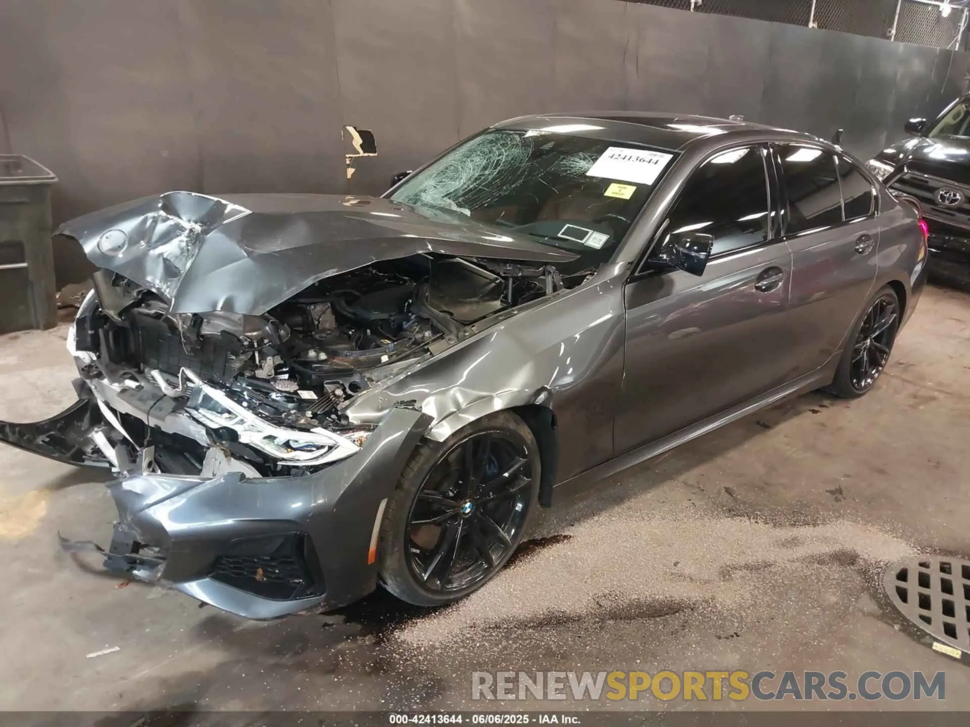 2 Photograph of a damaged car 3MW5U9J01M8B89974 BMW 3 SERIES 2021