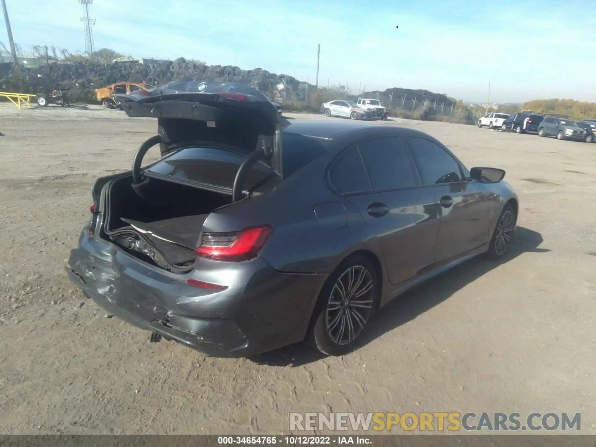 4 Photograph of a damaged car 3MW5U9J0XM8B89715 BMW 3 SERIES 2021