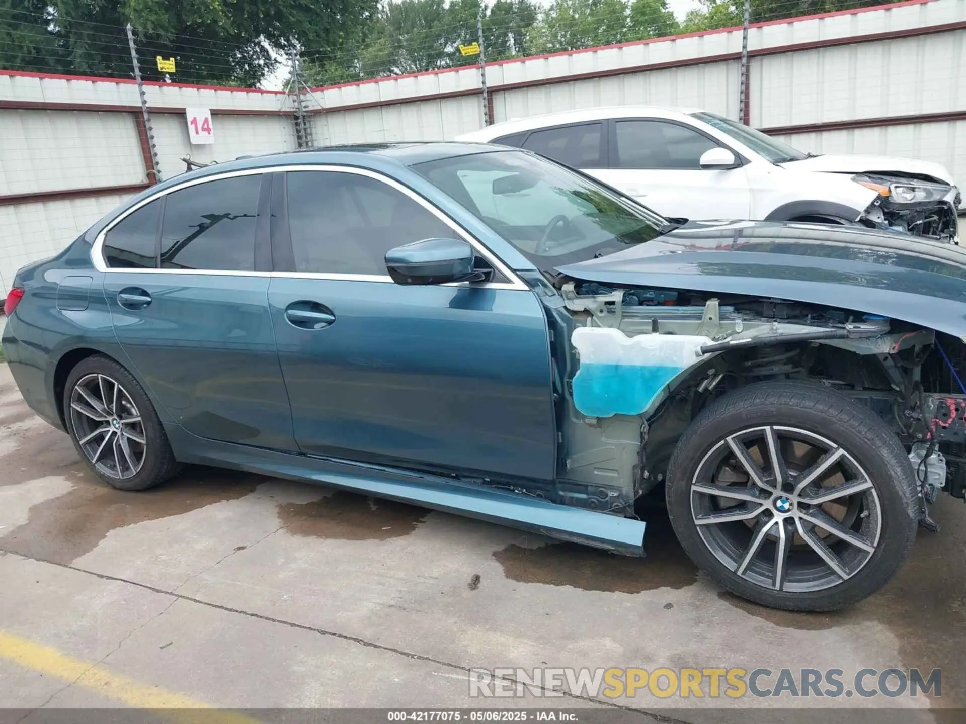 14 Photograph of a damaged car WBA5P7C02MFK71048 BMW 3 SERIES 2021