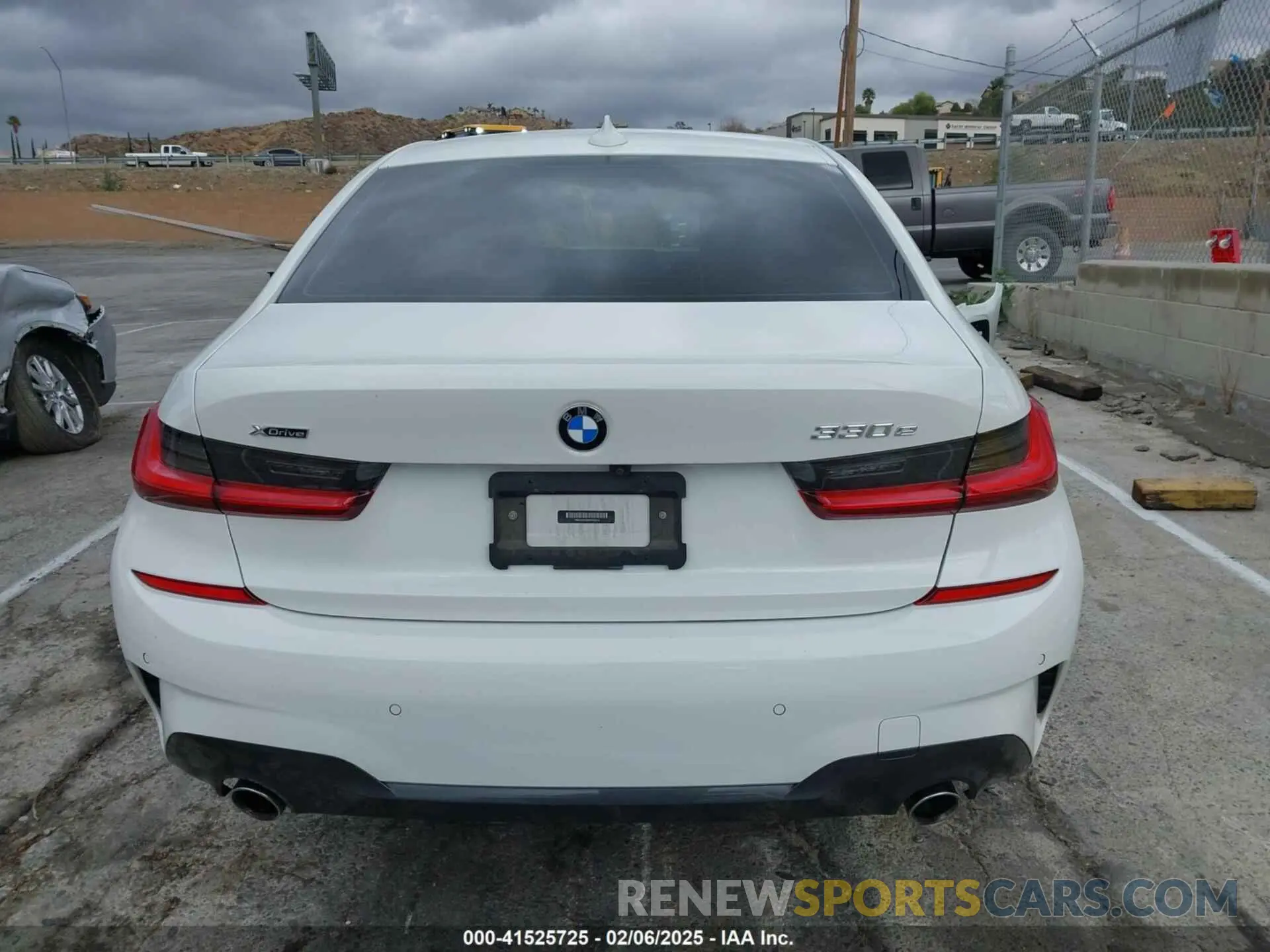 17 Photograph of a damaged car WBA5P9C00MFK93416 BMW 3 SERIES 2021