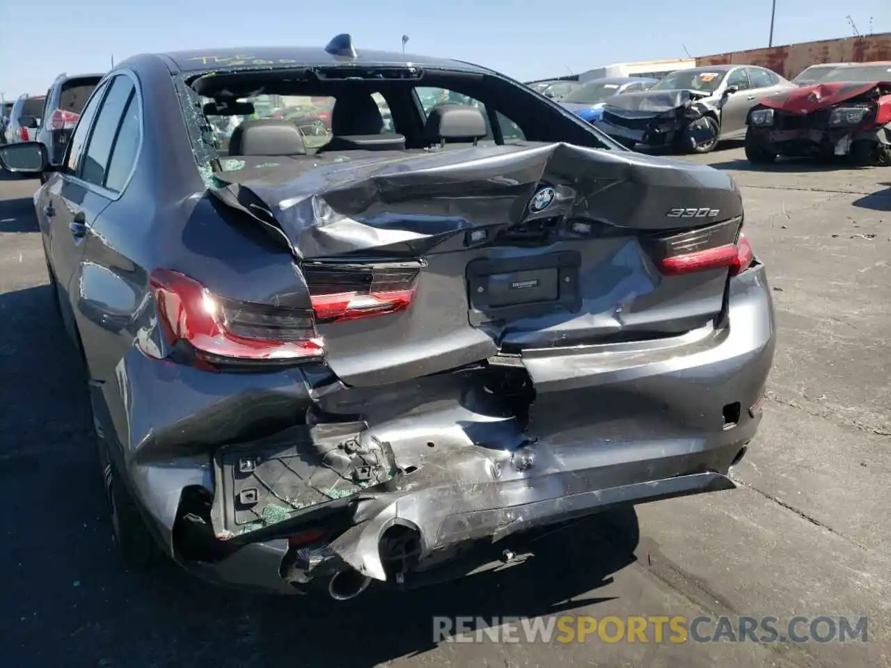 9 Photograph of a damaged car 3MW5P7J01N8C36580 BMW 3 SERIES 2022