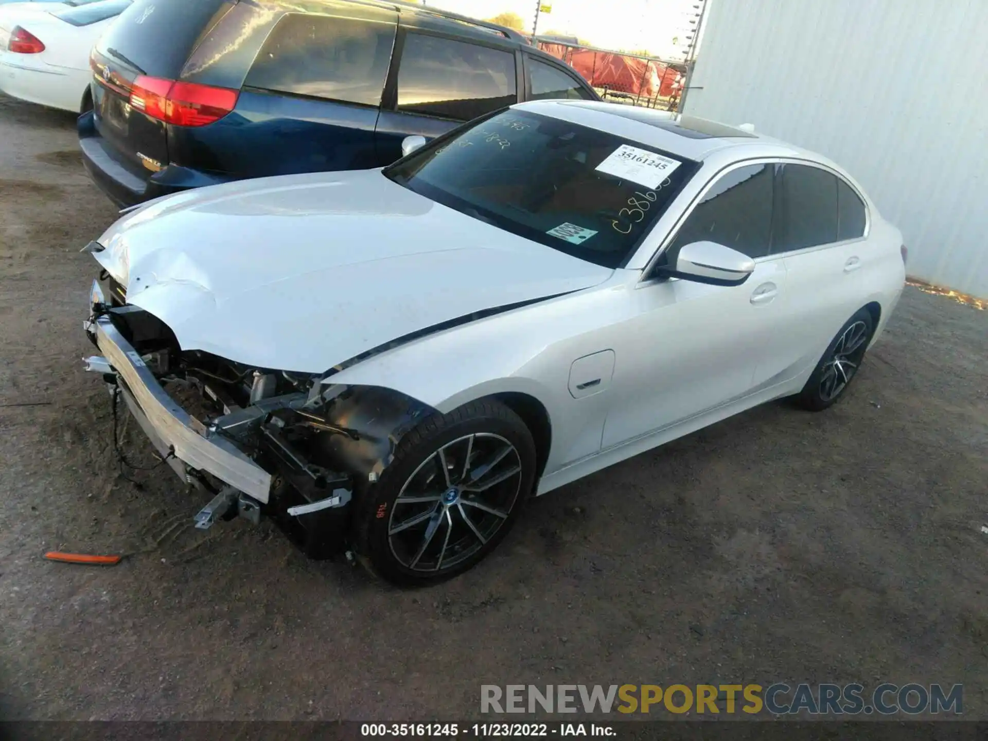 2 Photograph of a damaged car 3MW5P7J01N8C38605 BMW 3 SERIES 2022