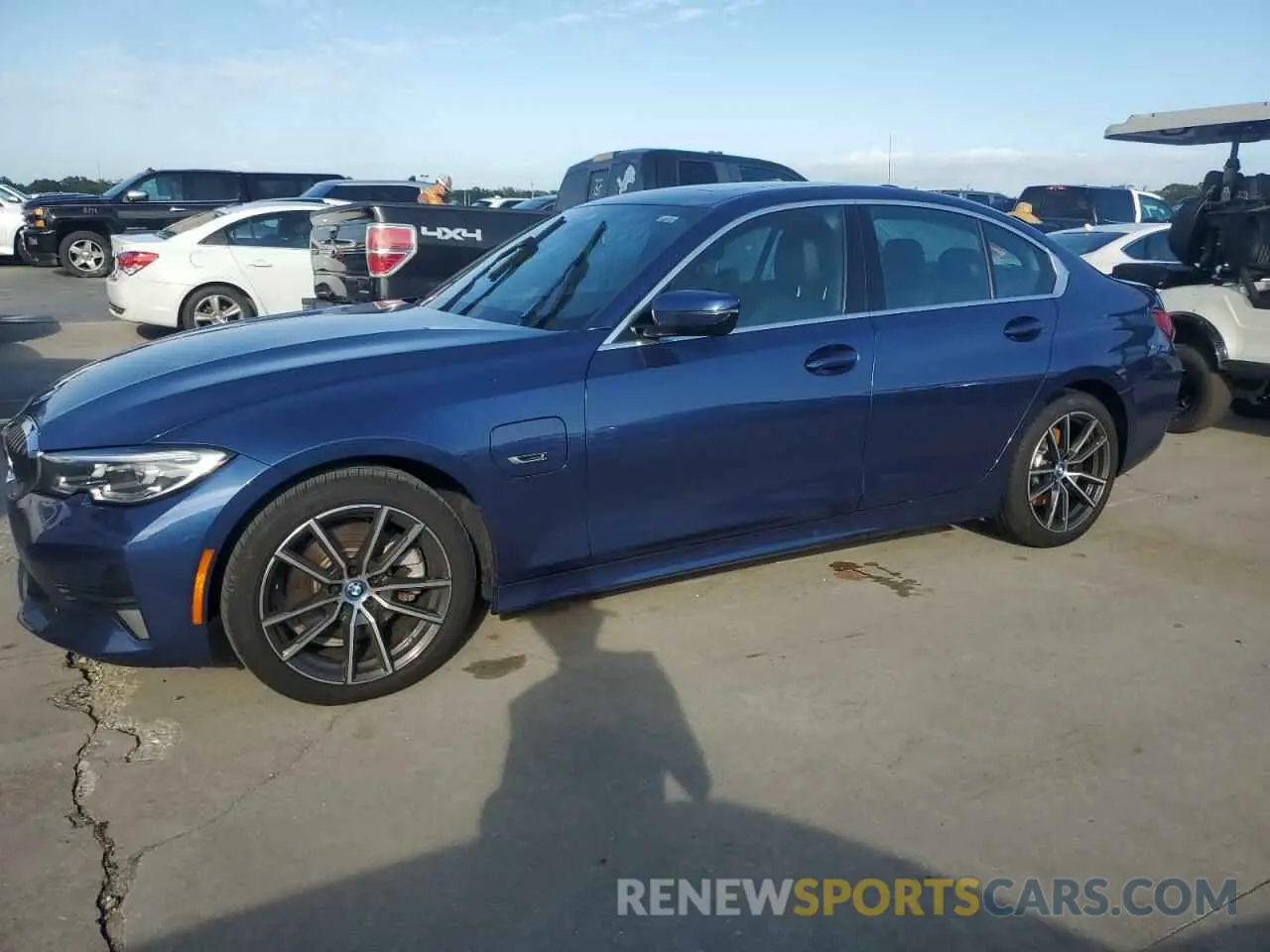 1 Photograph of a damaged car 3MW5P7J01N8C52651 BMW 3 SERIES 2022