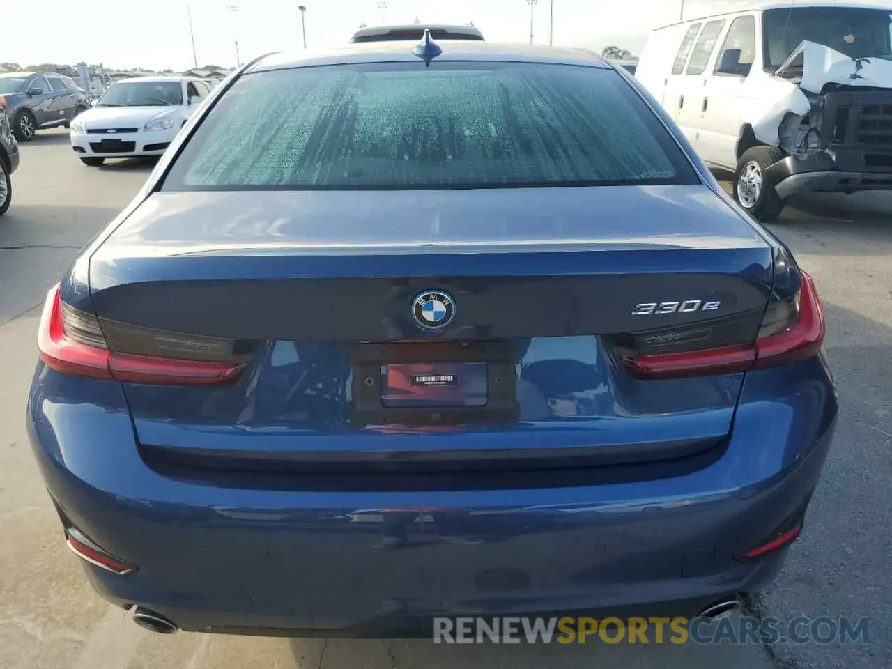 6 Photograph of a damaged car 3MW5P7J01N8C52651 BMW 3 SERIES 2022