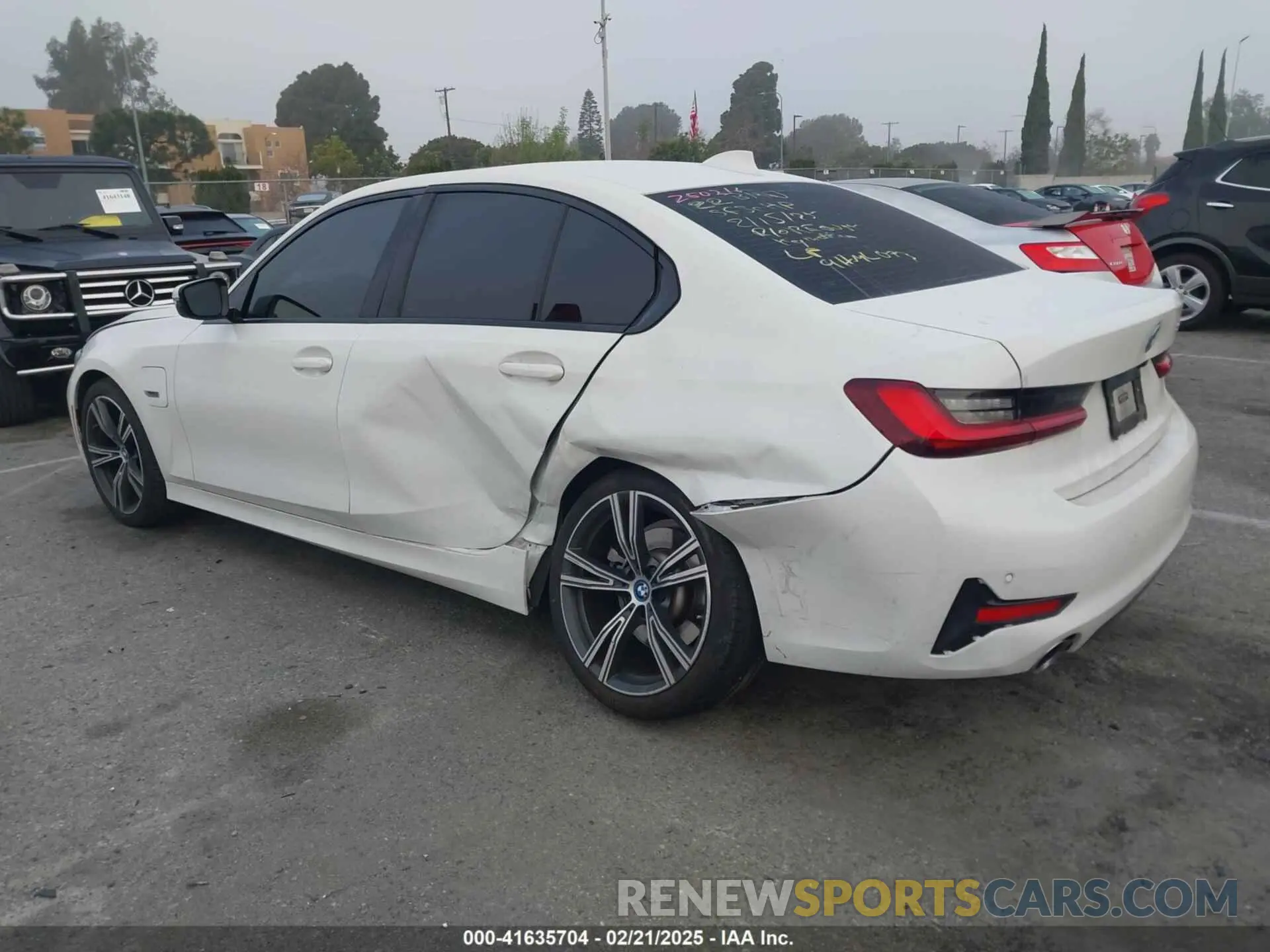 14 Photograph of a damaged car 3MW5P7J04N8C40865 BMW 3 SERIES 2022