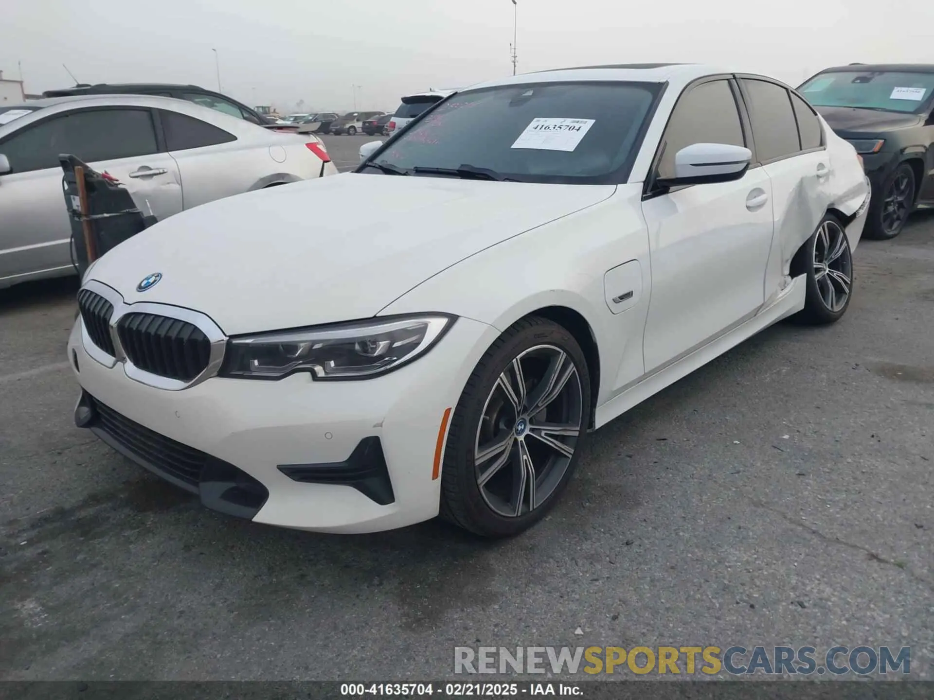2 Photograph of a damaged car 3MW5P7J04N8C40865 BMW 3 SERIES 2022