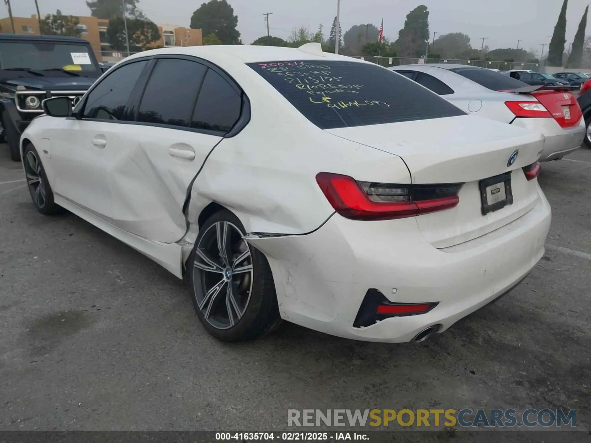 3 Photograph of a damaged car 3MW5P7J04N8C40865 BMW 3 SERIES 2022
