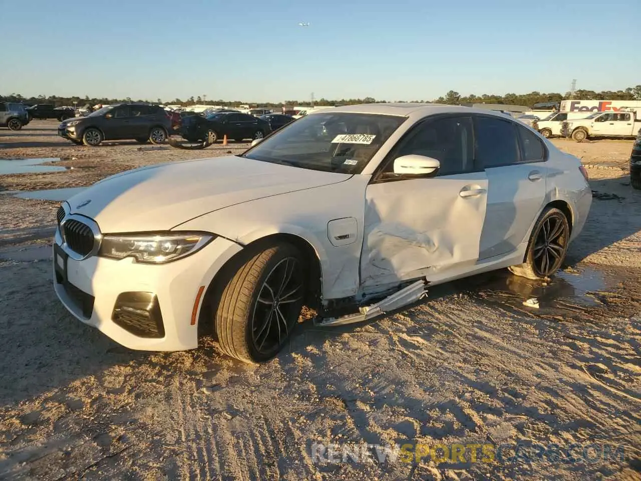 1 Photograph of a damaged car 3MW5P7J05N8C64284 BMW 3 SERIES 2022