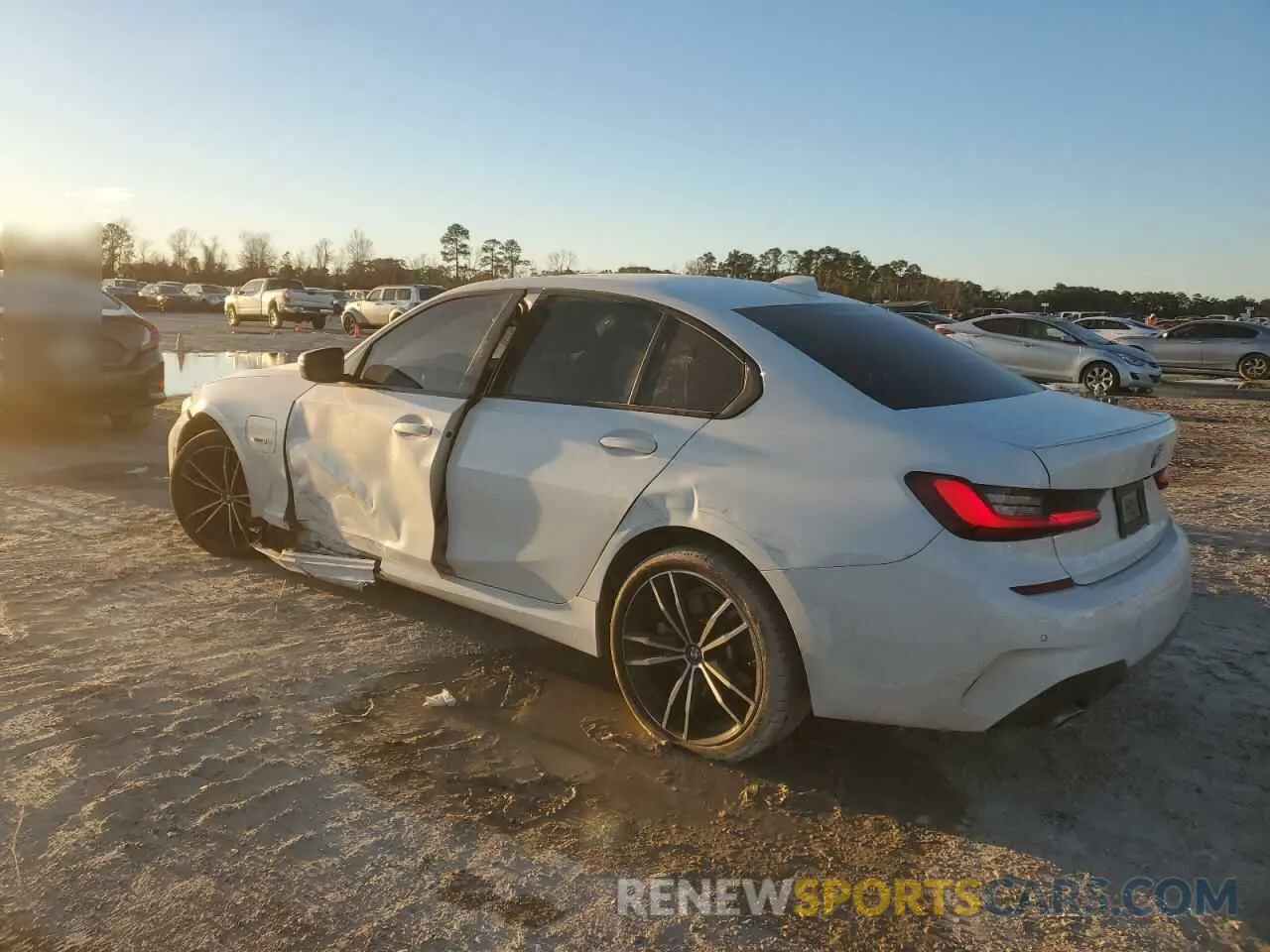 2 Photograph of a damaged car 3MW5P7J05N8C64284 BMW 3 SERIES 2022