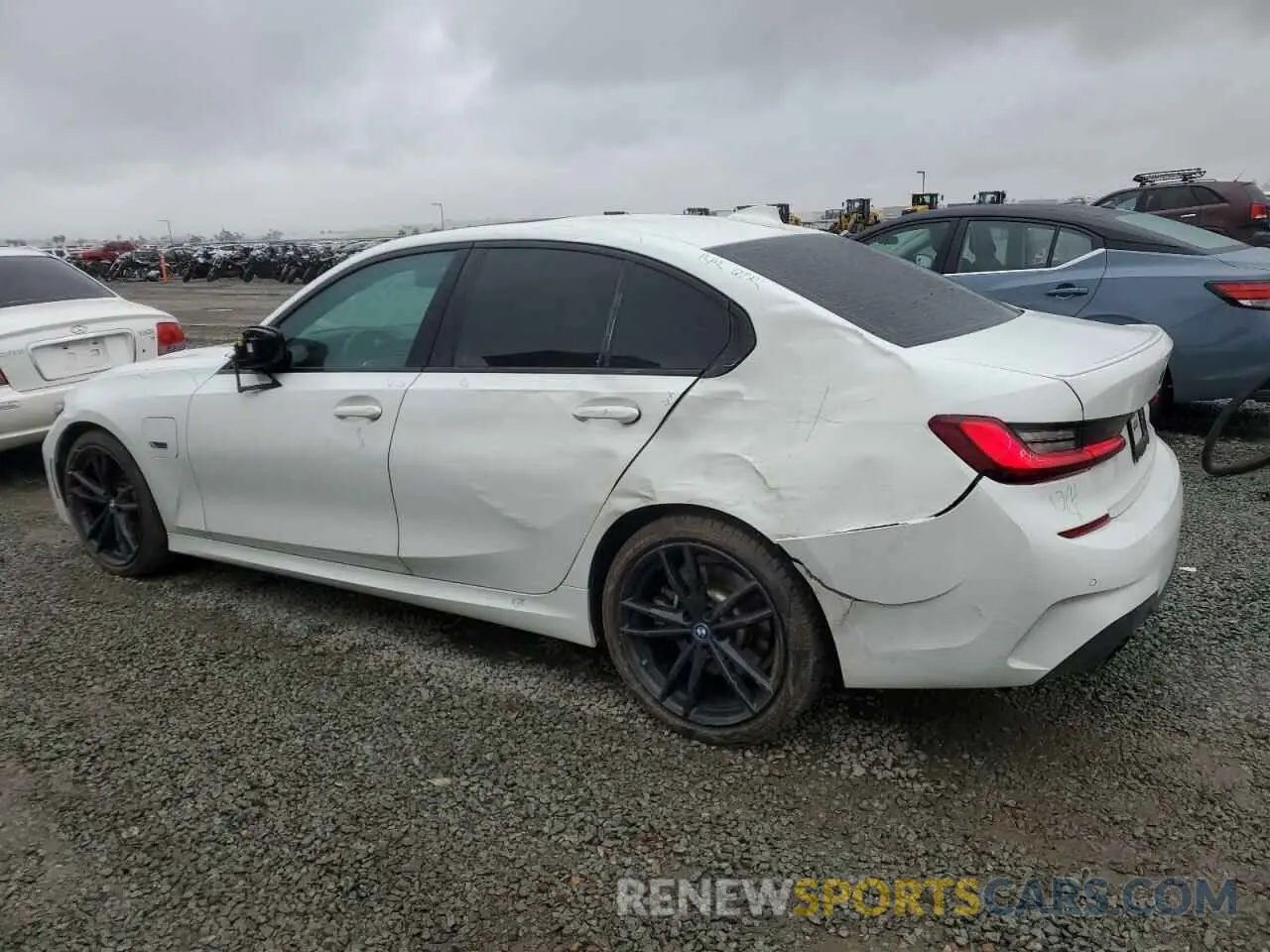 2 Photograph of a damaged car 3MW5P7J06N8C41838 BMW 3 SERIES 2022