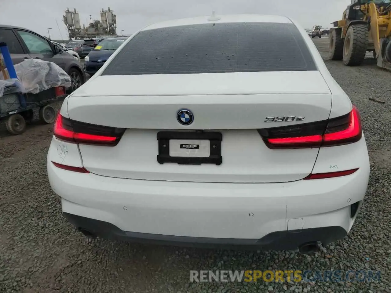 6 Photograph of a damaged car 3MW5P7J06N8C41838 BMW 3 SERIES 2022
