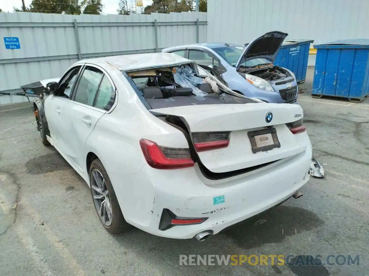 3 Photograph of a damaged car 3MW5P7J06N8C42925 BMW 3 SERIES 2022