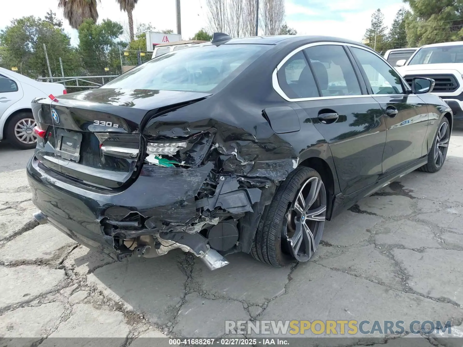 6 Photograph of a damaged car 3MW5P7J06N8C50460 BMW 3 SERIES 2022