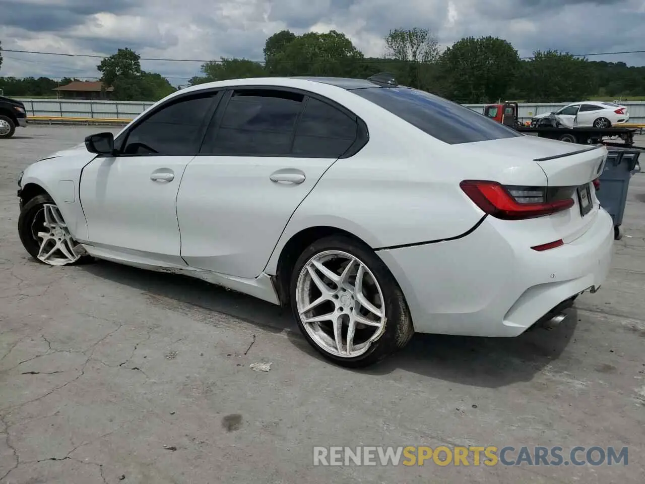 2 Photograph of a damaged car 3MW5P7J07N8C63637 BMW 3 SERIES 2022