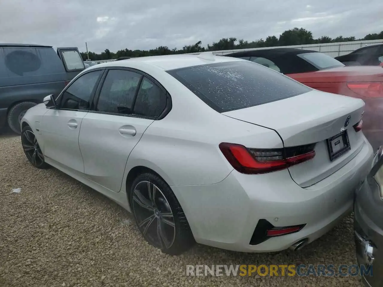 2 Photograph of a damaged car 3MW5P7J09N8C51540 BMW 3 SERIES 2022