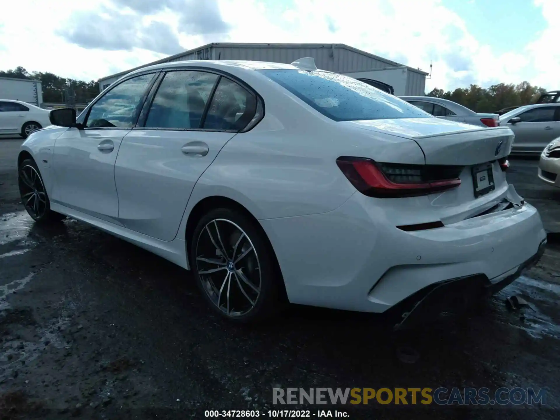 3 Photograph of a damaged car 3MW5P7J09N8C62098 BMW 3 SERIES 2022