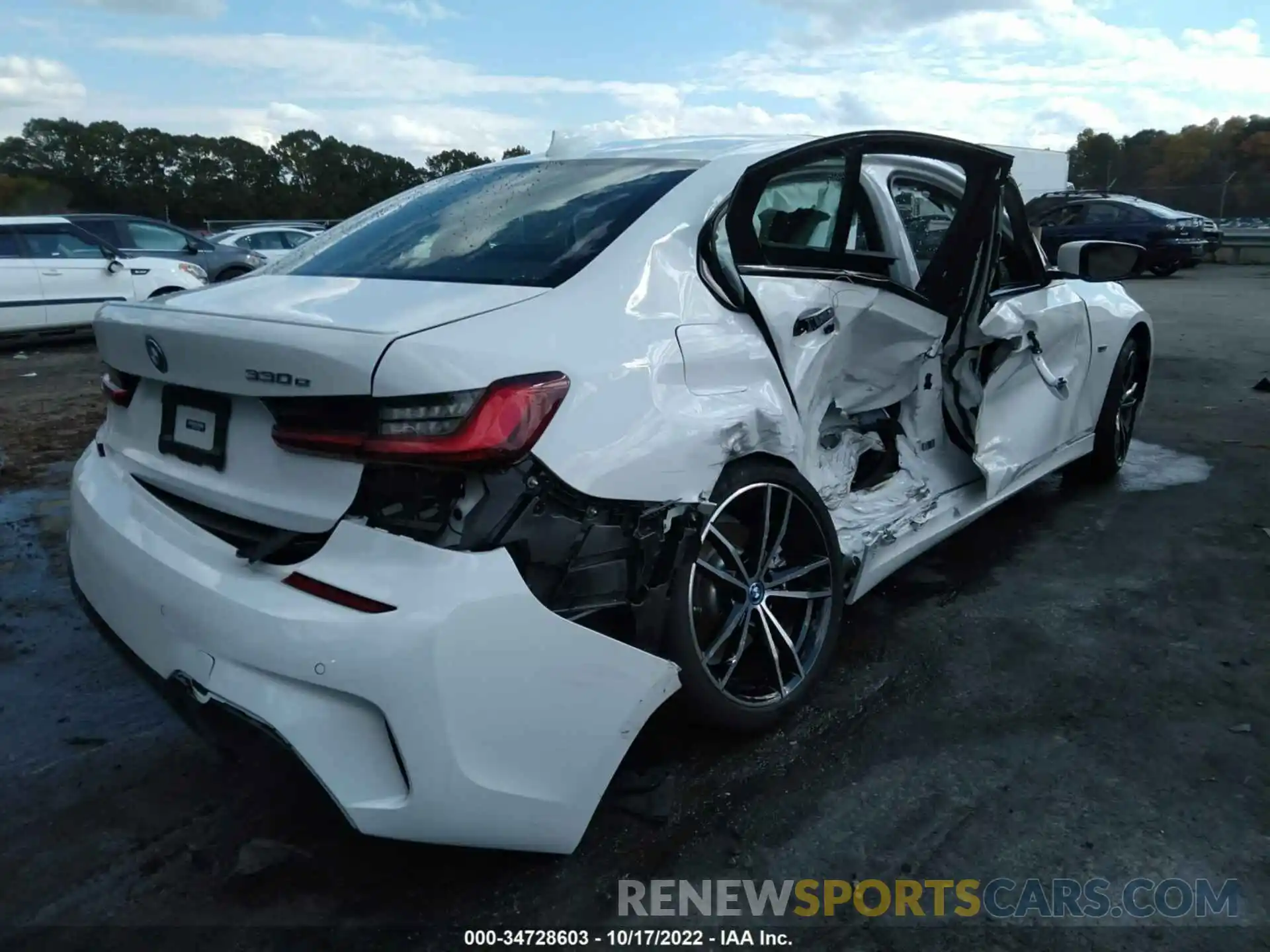 4 Photograph of a damaged car 3MW5P7J09N8C62098 BMW 3 SERIES 2022