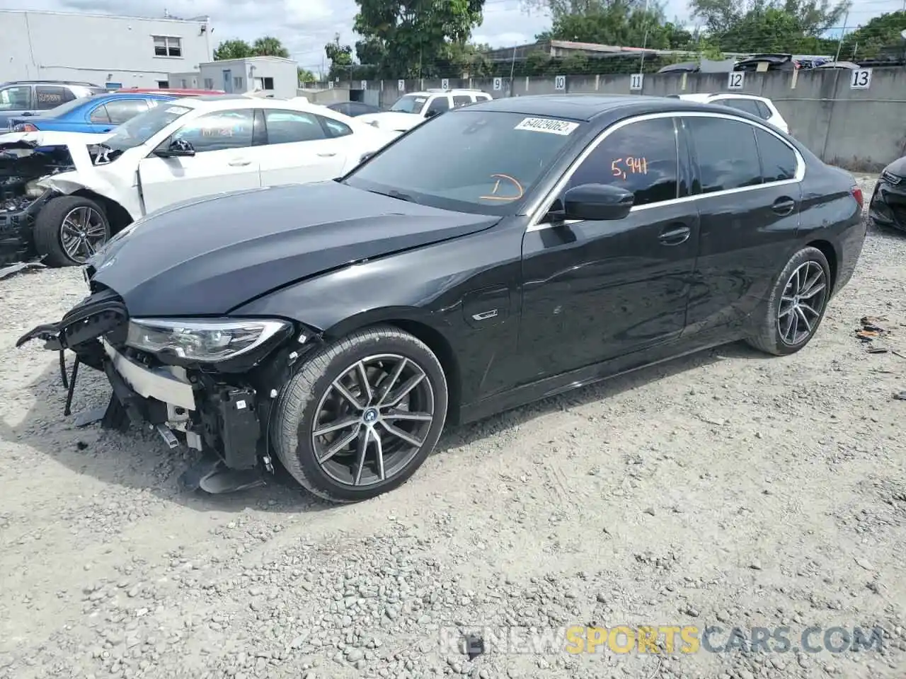 1 Photograph of a damaged car 3MW5P7J0XN8C75233 BMW 3 SERIES 2022