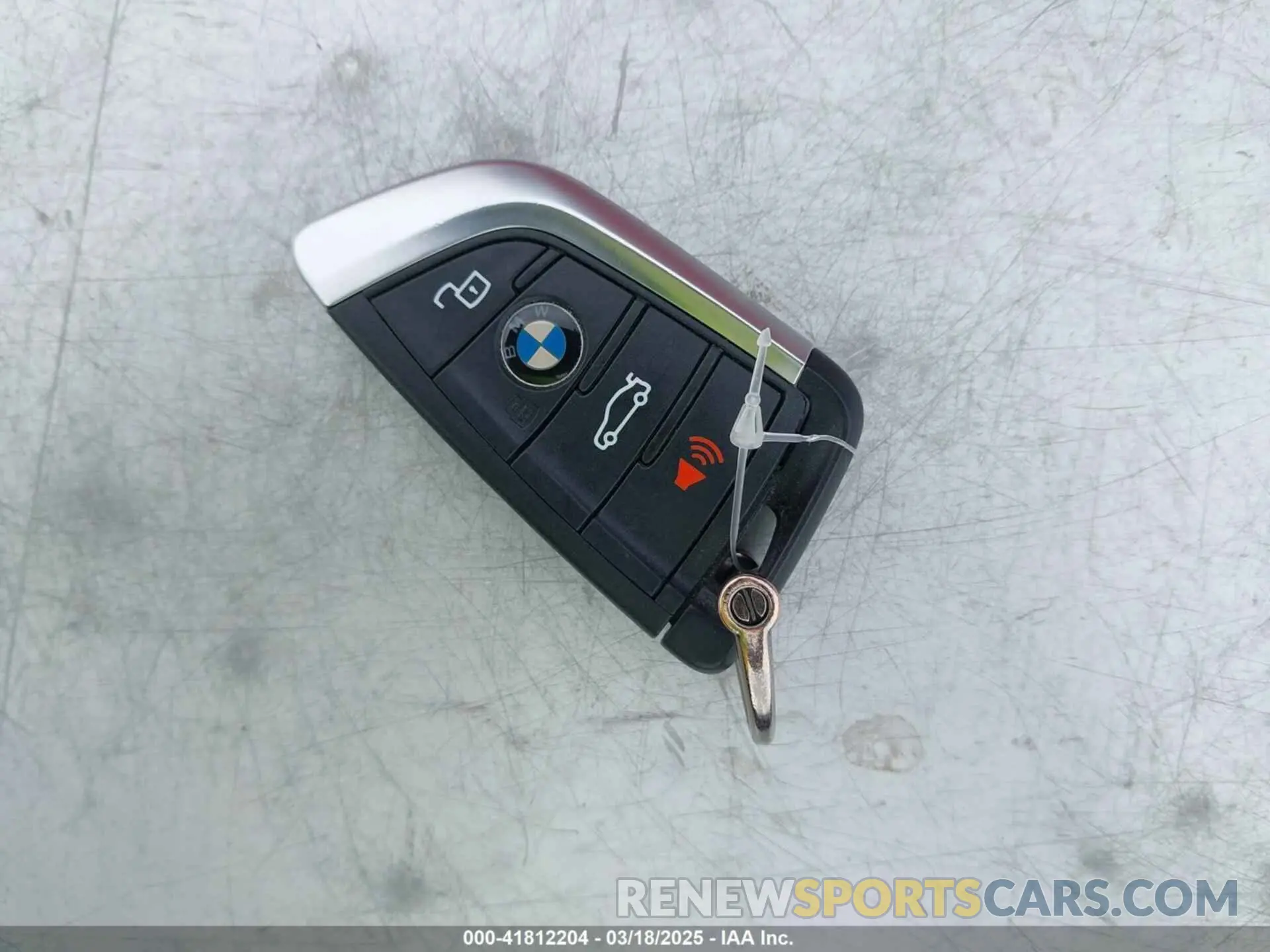 11 Photograph of a damaged car 3MW5P9J05N8C61364 BMW 3 SERIES 2022