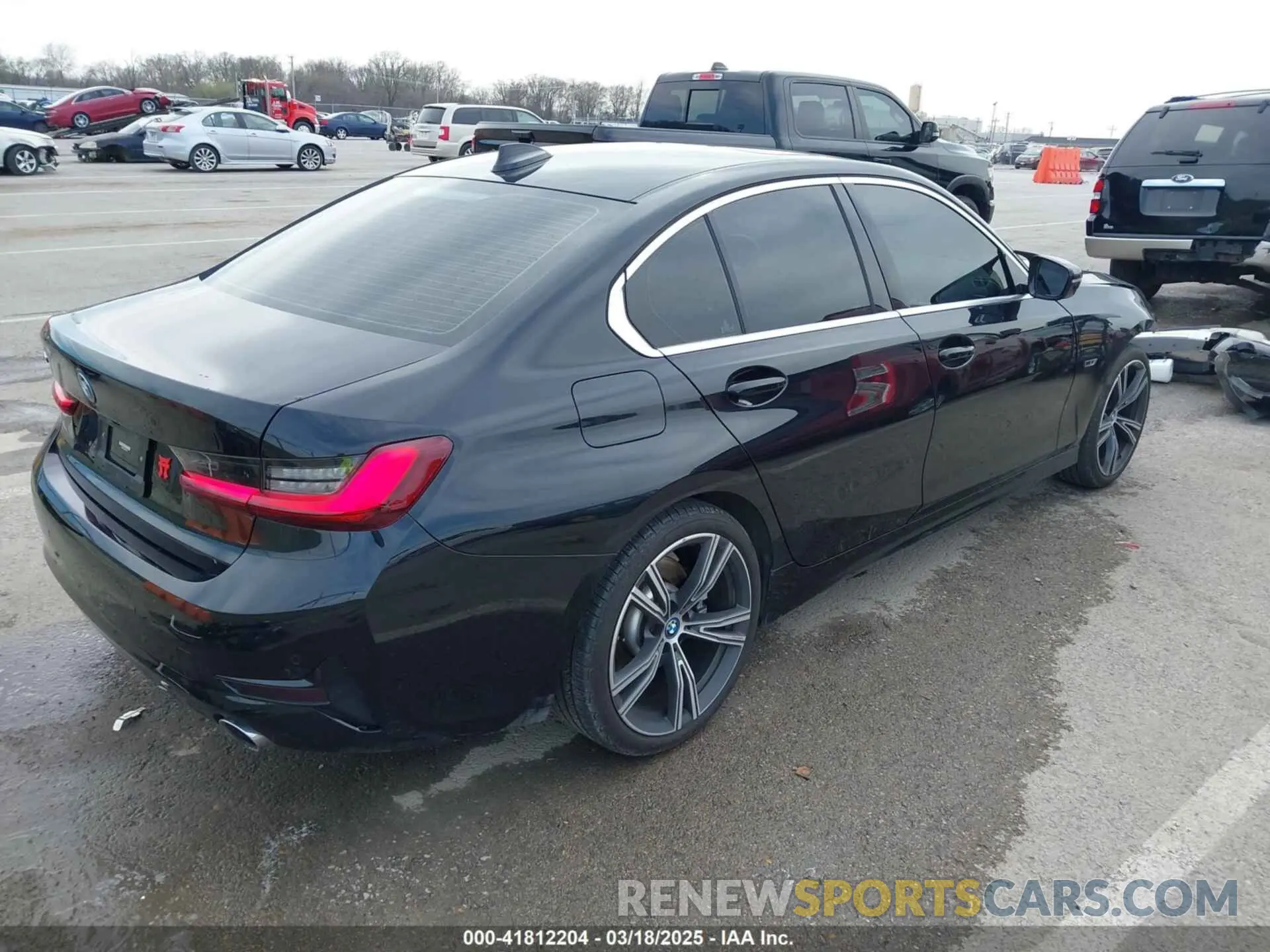 4 Photograph of a damaged car 3MW5P9J05N8C61364 BMW 3 SERIES 2022