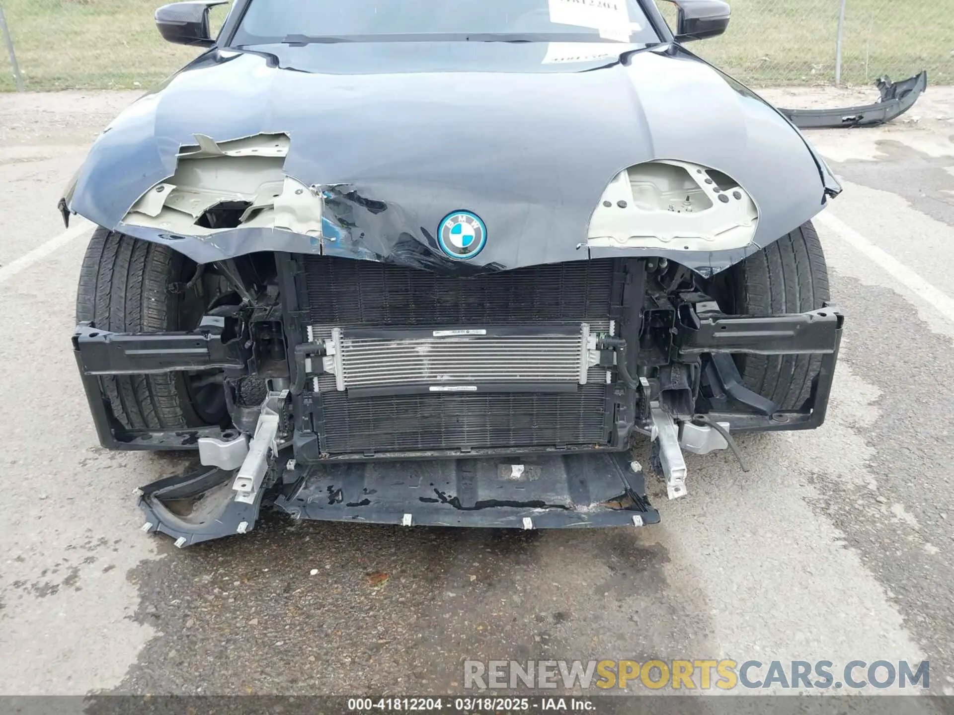 6 Photograph of a damaged car 3MW5P9J05N8C61364 BMW 3 SERIES 2022