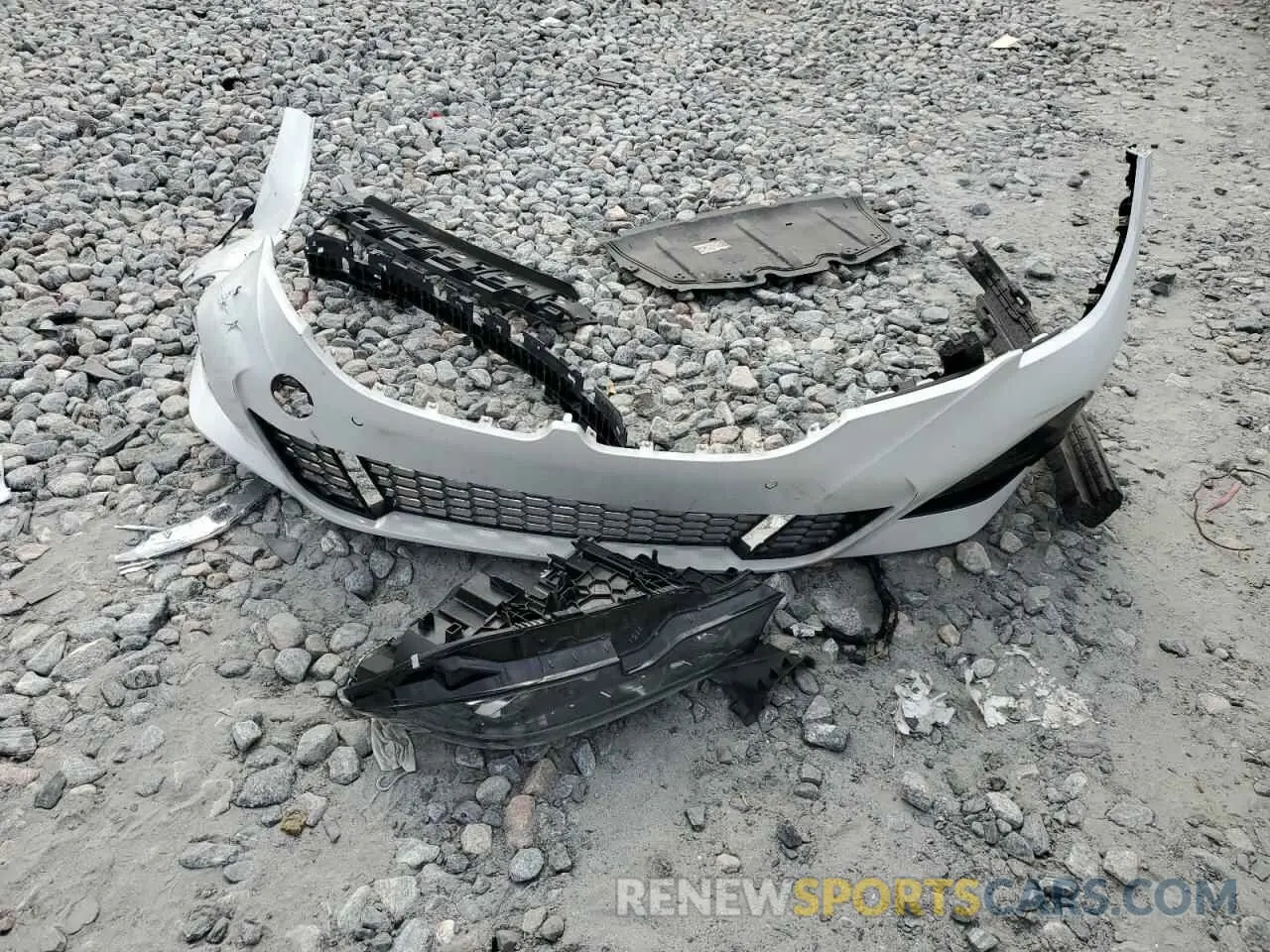 12 Photograph of a damaged car 3MW5R1J00N8C50364 BMW 3 SERIES 2022