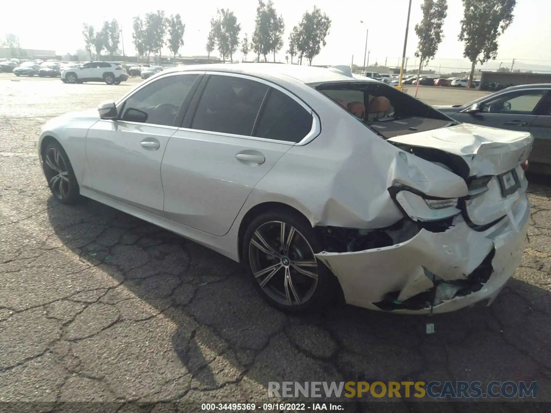 3 Photograph of a damaged car 3MW5R1J03N8C44011 BMW 3 SERIES 2022