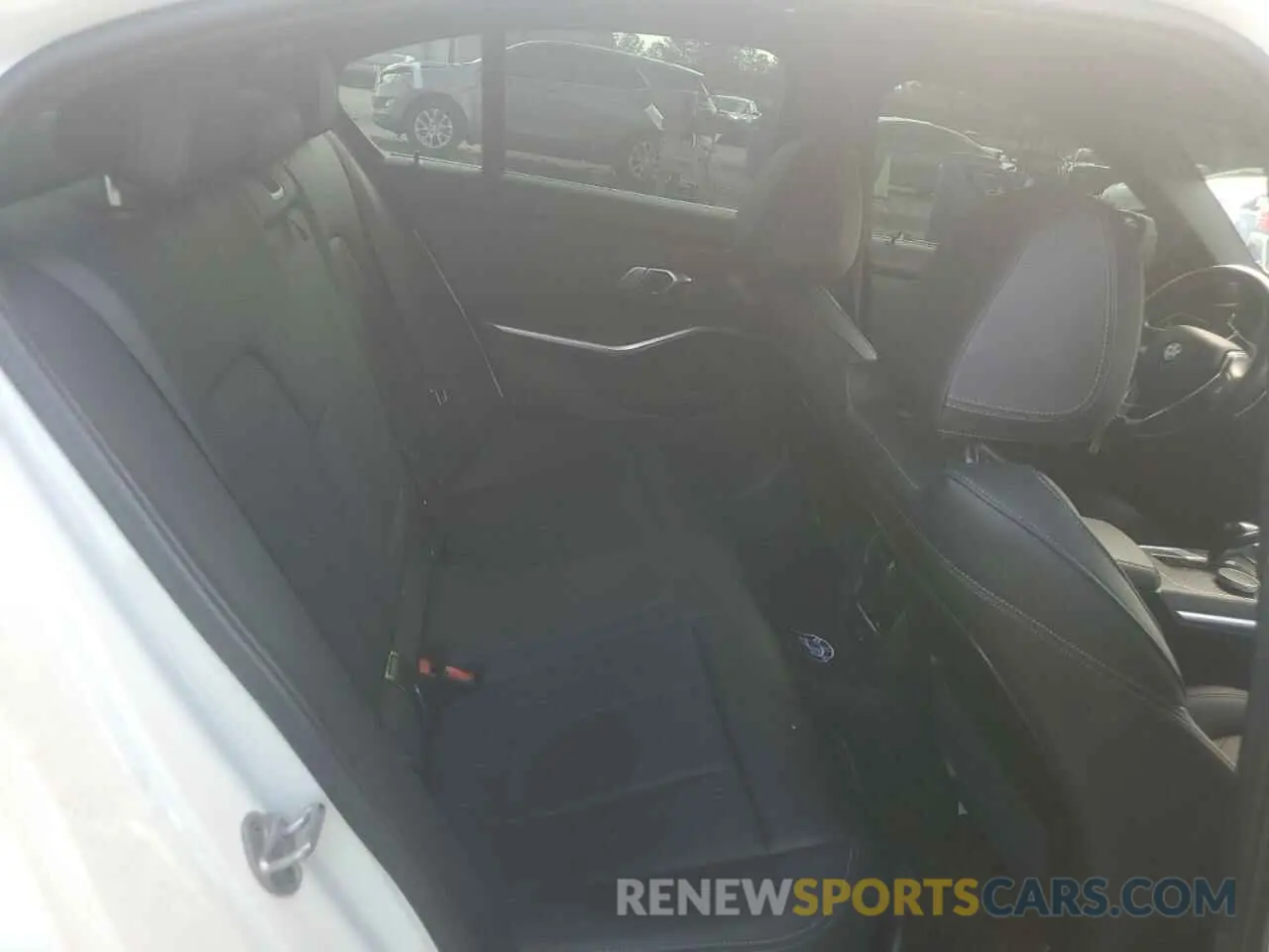 10 Photograph of a damaged car 3MW5R1J03N8C69555 BMW 3 SERIES 2022