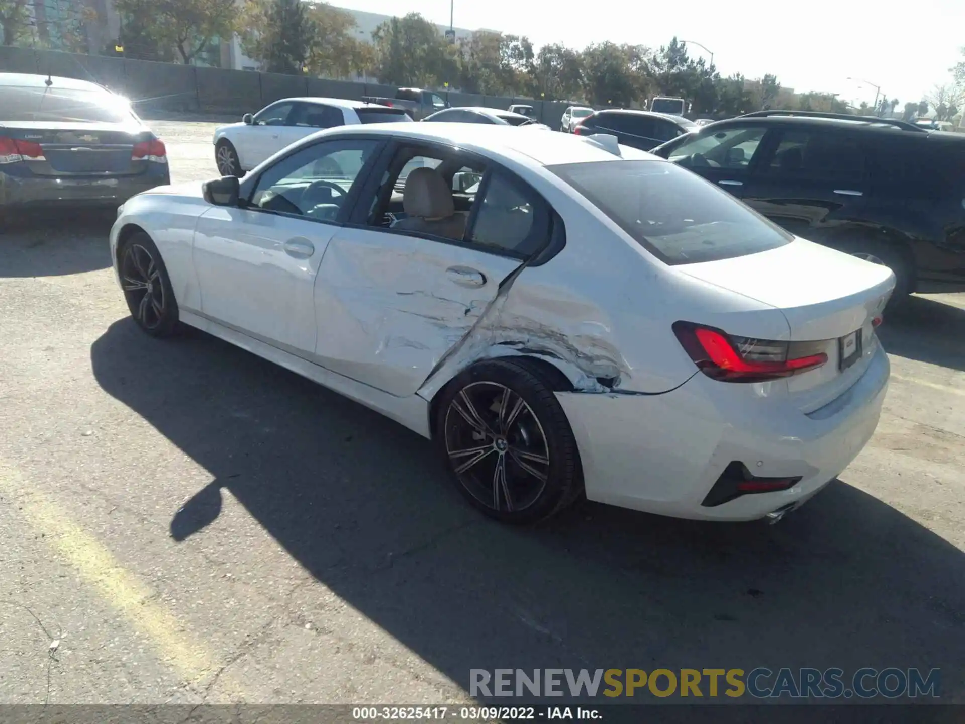 3 Photograph of a damaged car 3MW5R1J04N8C31431 BMW 3 SERIES 2022