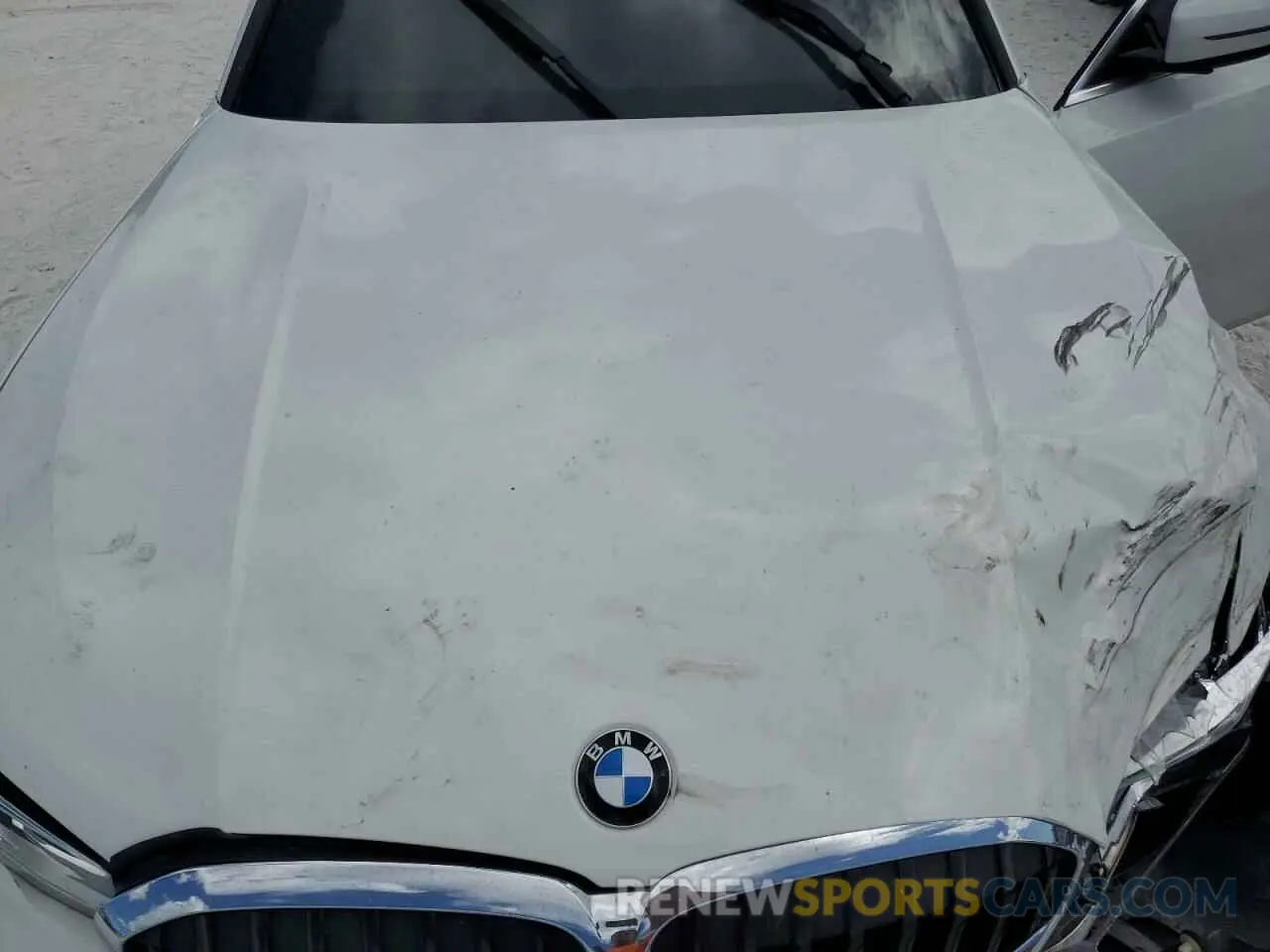 11 Photograph of a damaged car 3MW5R1J04N8C45622 BMW 3 SERIES 2022