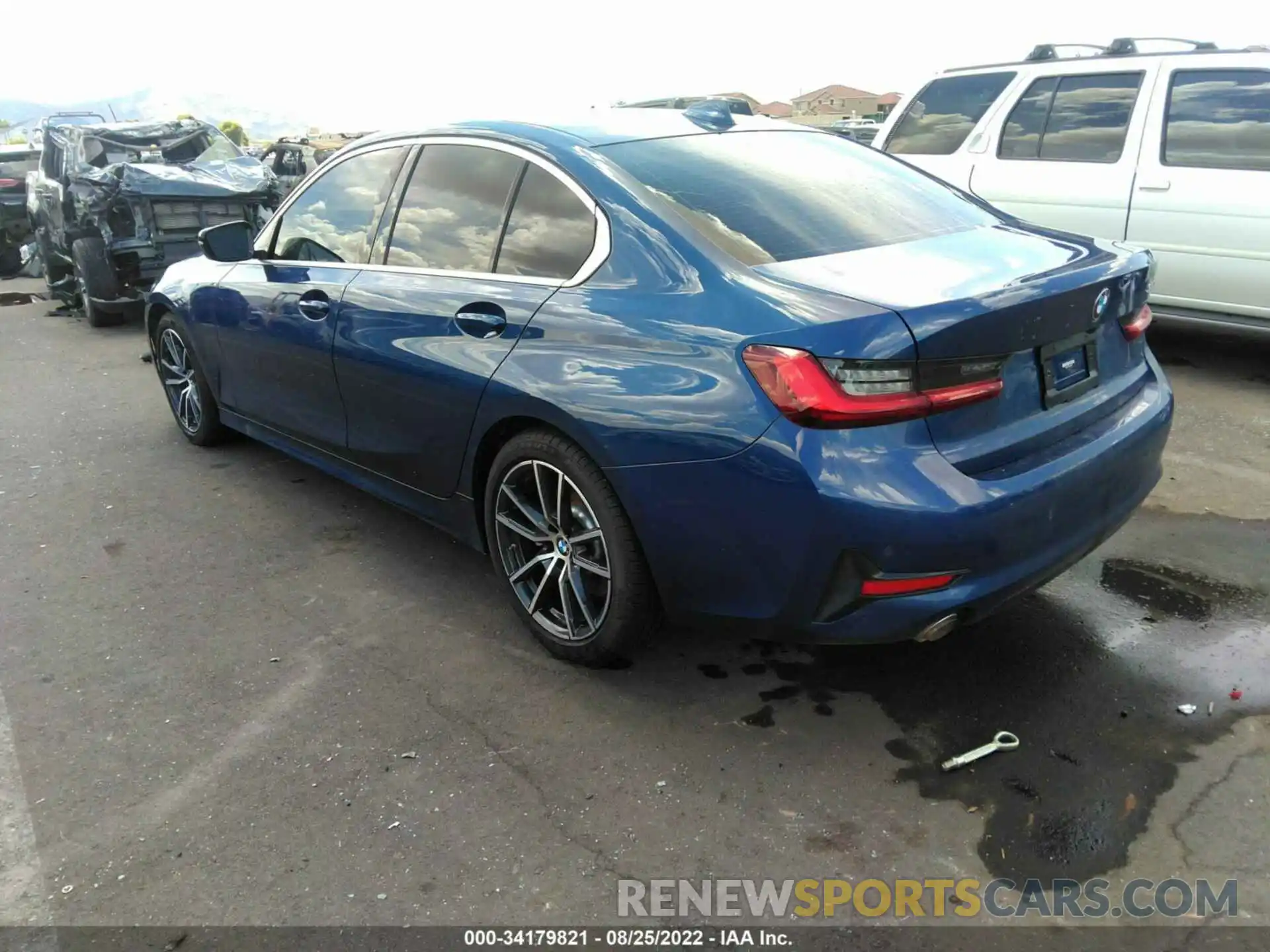 3 Photograph of a damaged car 3MW5R1J04N8C52375 BMW 3 SERIES 2022