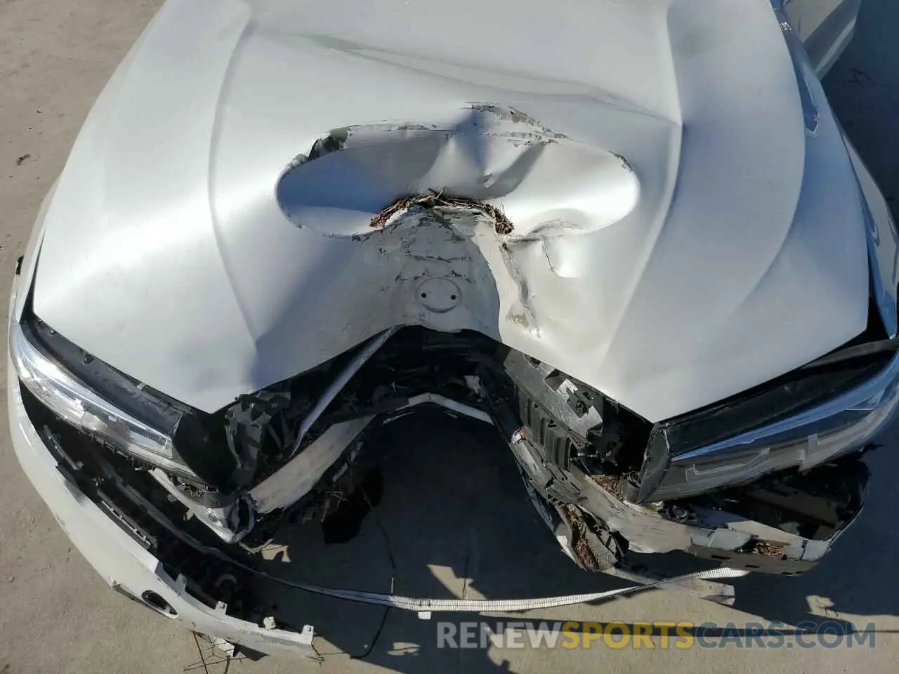 12 Photograph of a damaged car 3MW5R1J06N8C23668 BMW 3 SERIES 2022