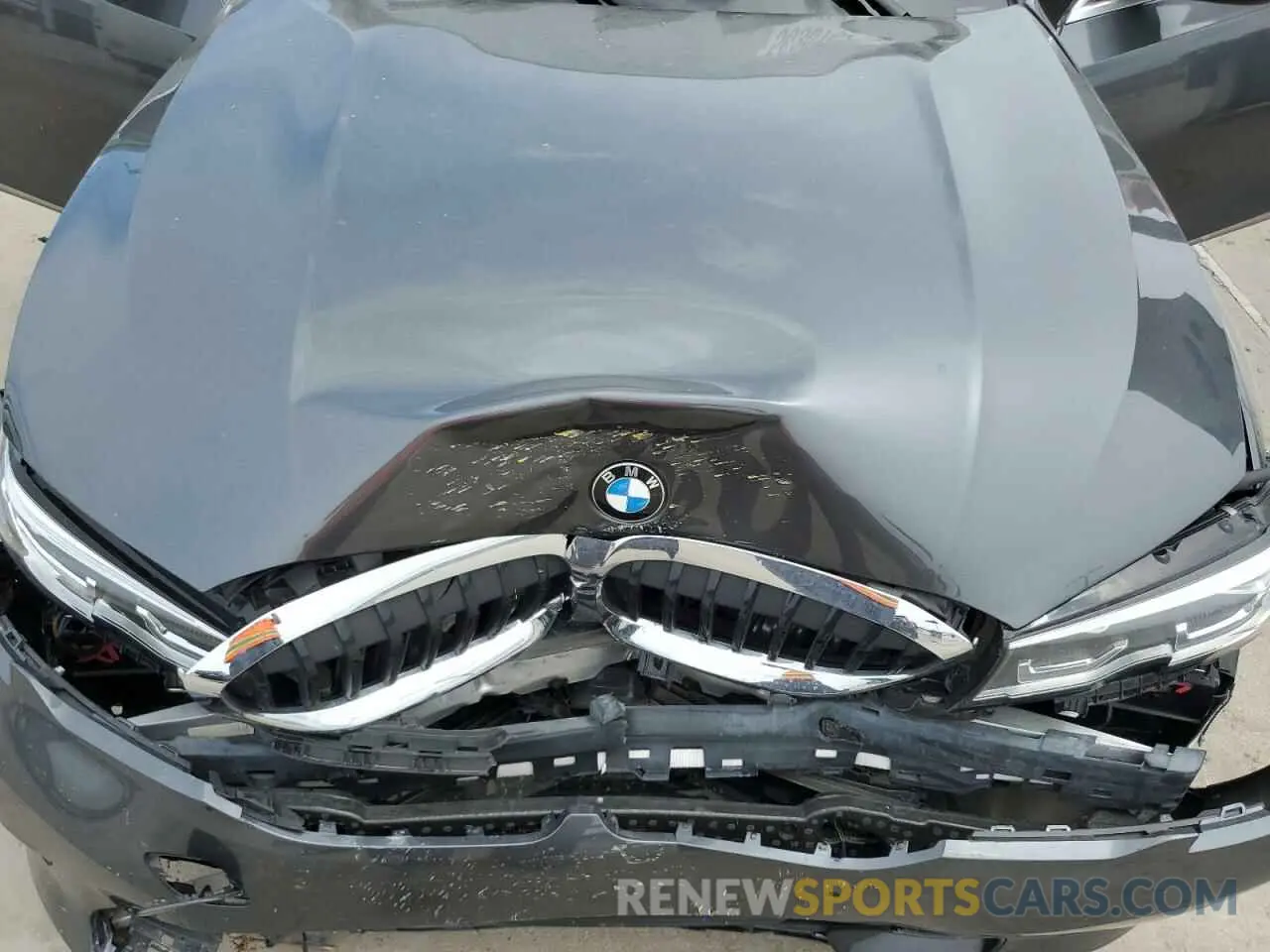 11 Photograph of a damaged car 3MW5R1J06N8C48697 BMW 3 SERIES 2022
