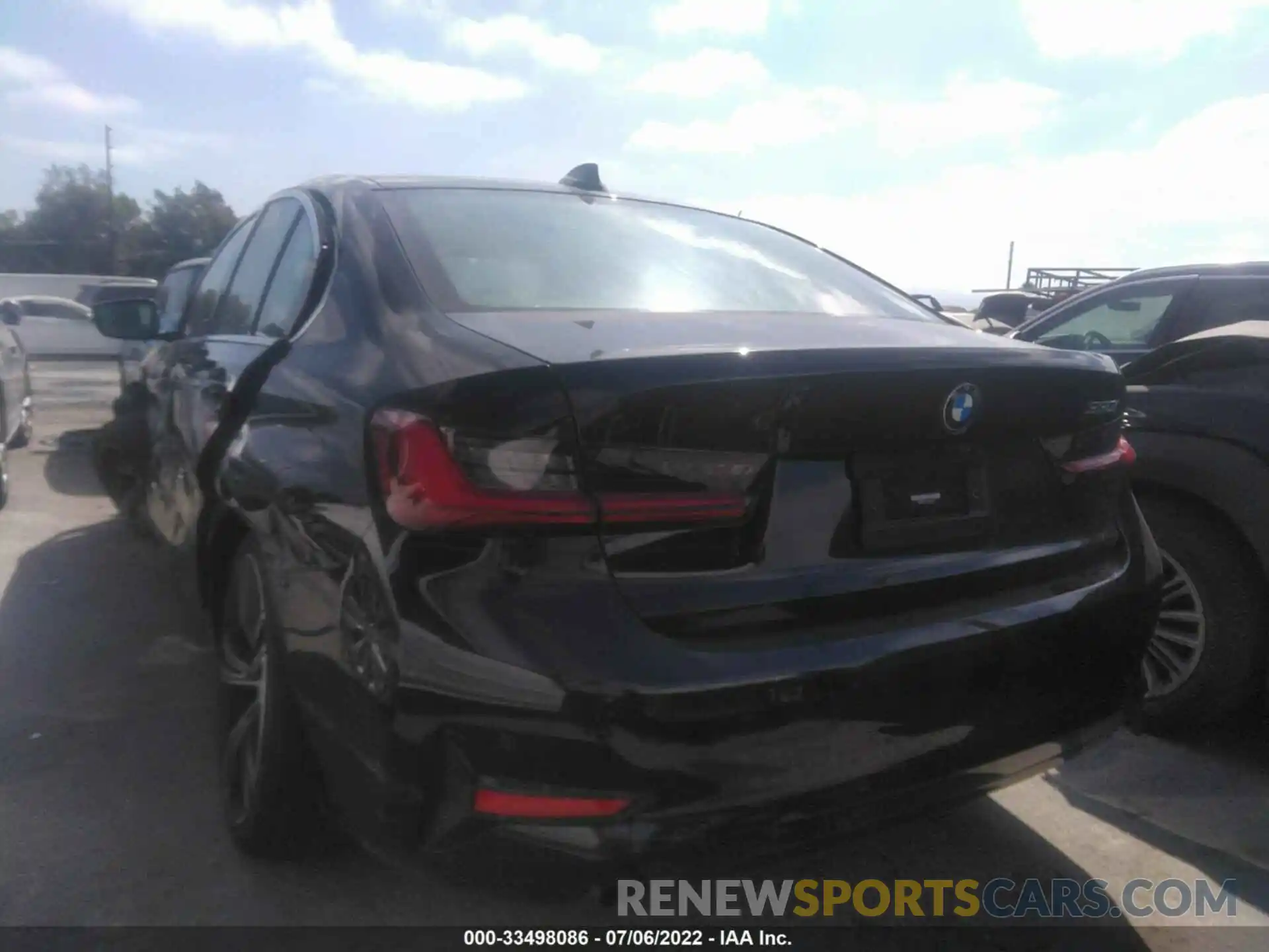 3 Photograph of a damaged car 3MW5R1J07N8C41161 BMW 3 SERIES 2022