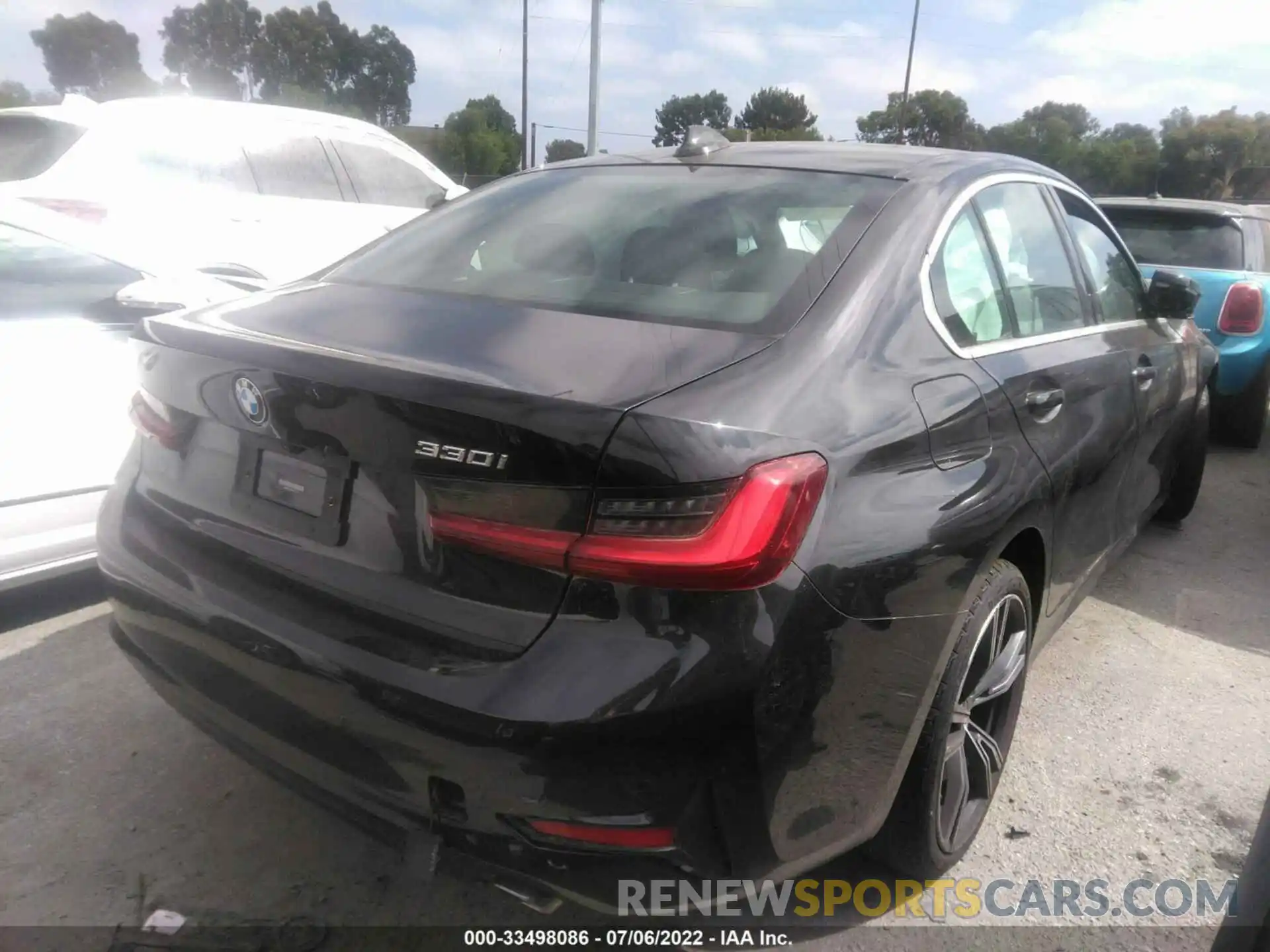 4 Photograph of a damaged car 3MW5R1J07N8C41161 BMW 3 SERIES 2022