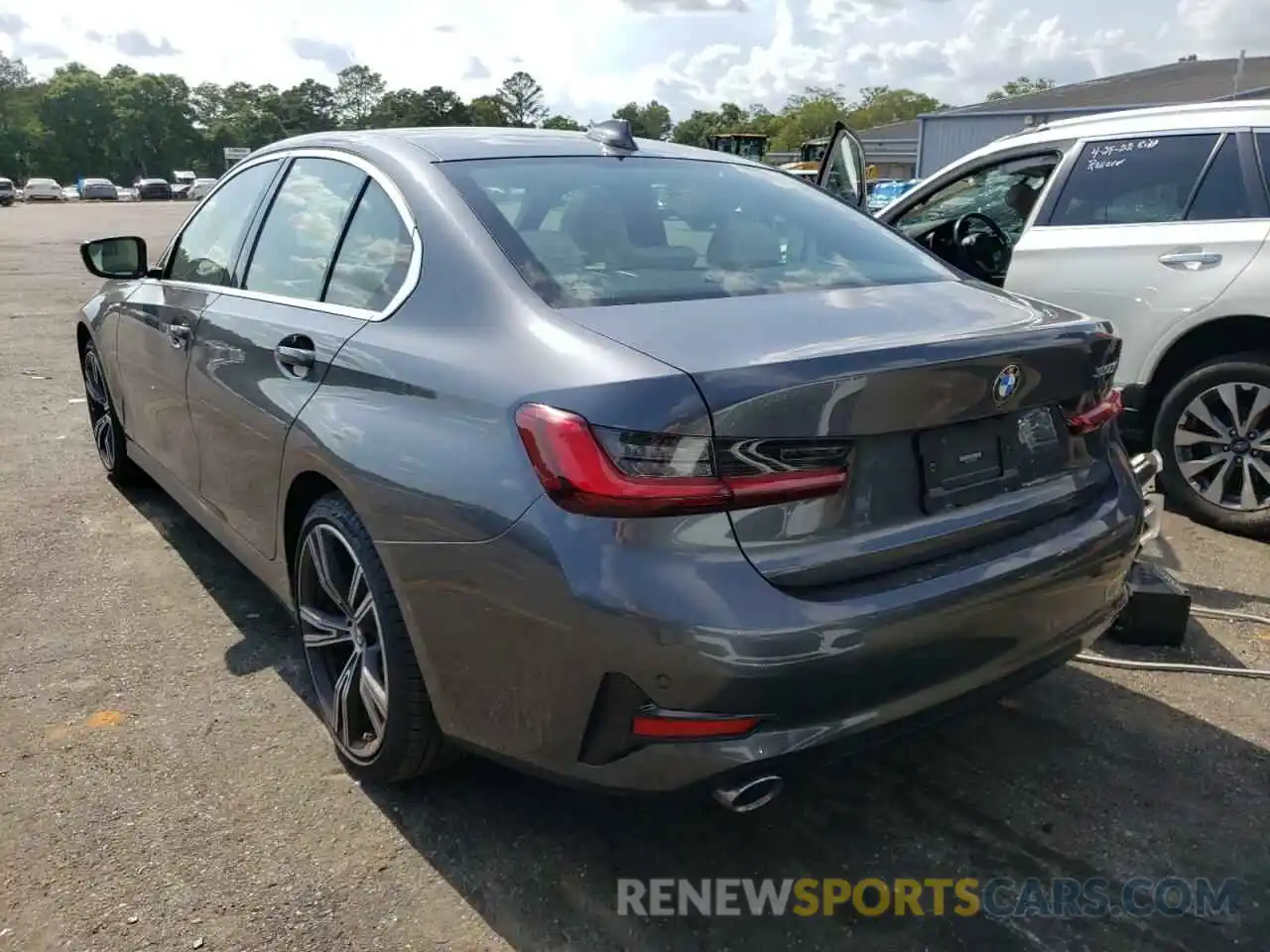 3 Photograph of a damaged car 3MW5R1J09N8C25527 BMW 3 SERIES 2022